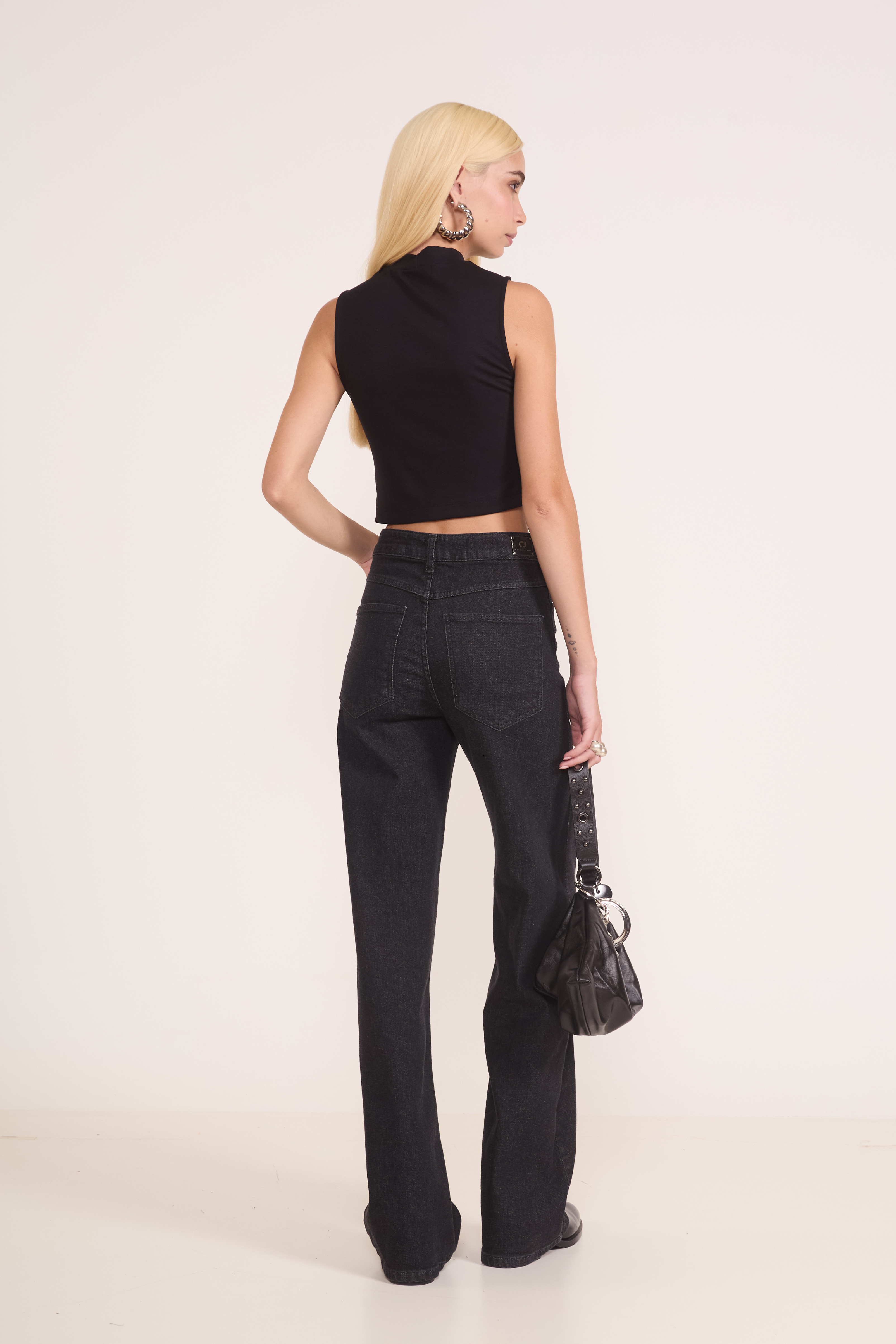 BLUSA COM APLICAÇÃO P PRETO