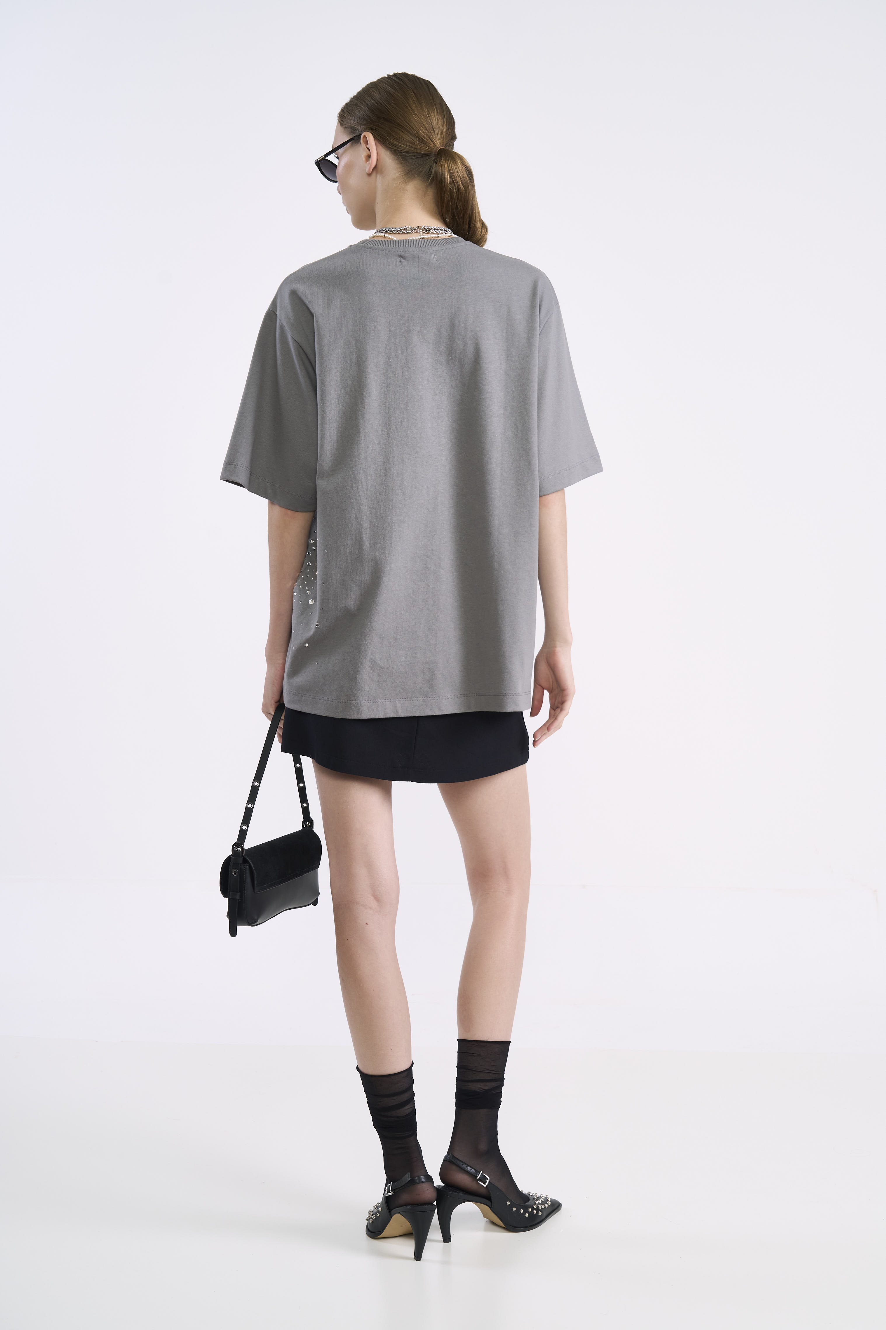 CAMISETA COM APLICAÇÃO G CINZA ALITA
