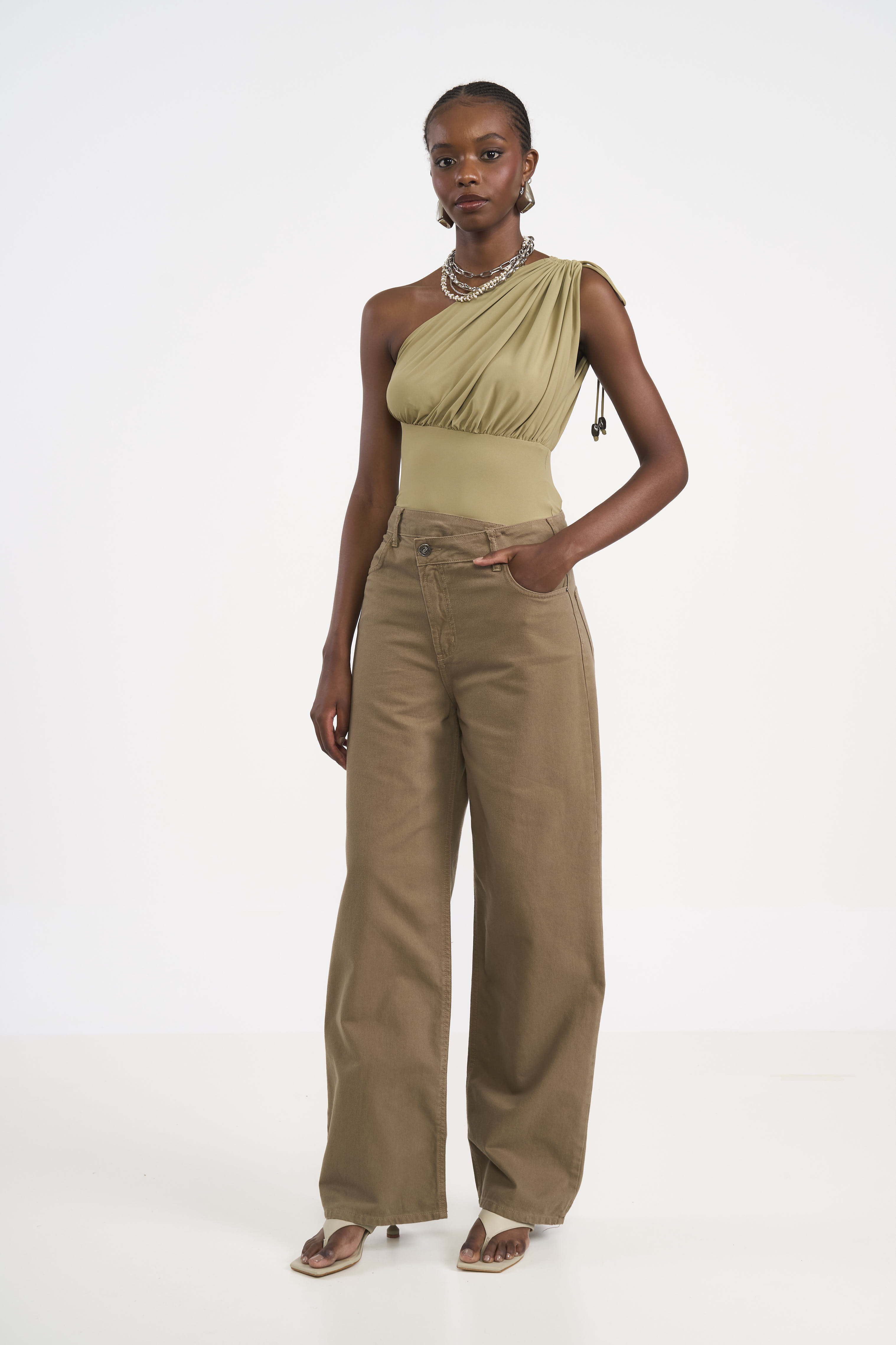 CALÇA SARJA BRUNA LOW 42 BEGE MISK