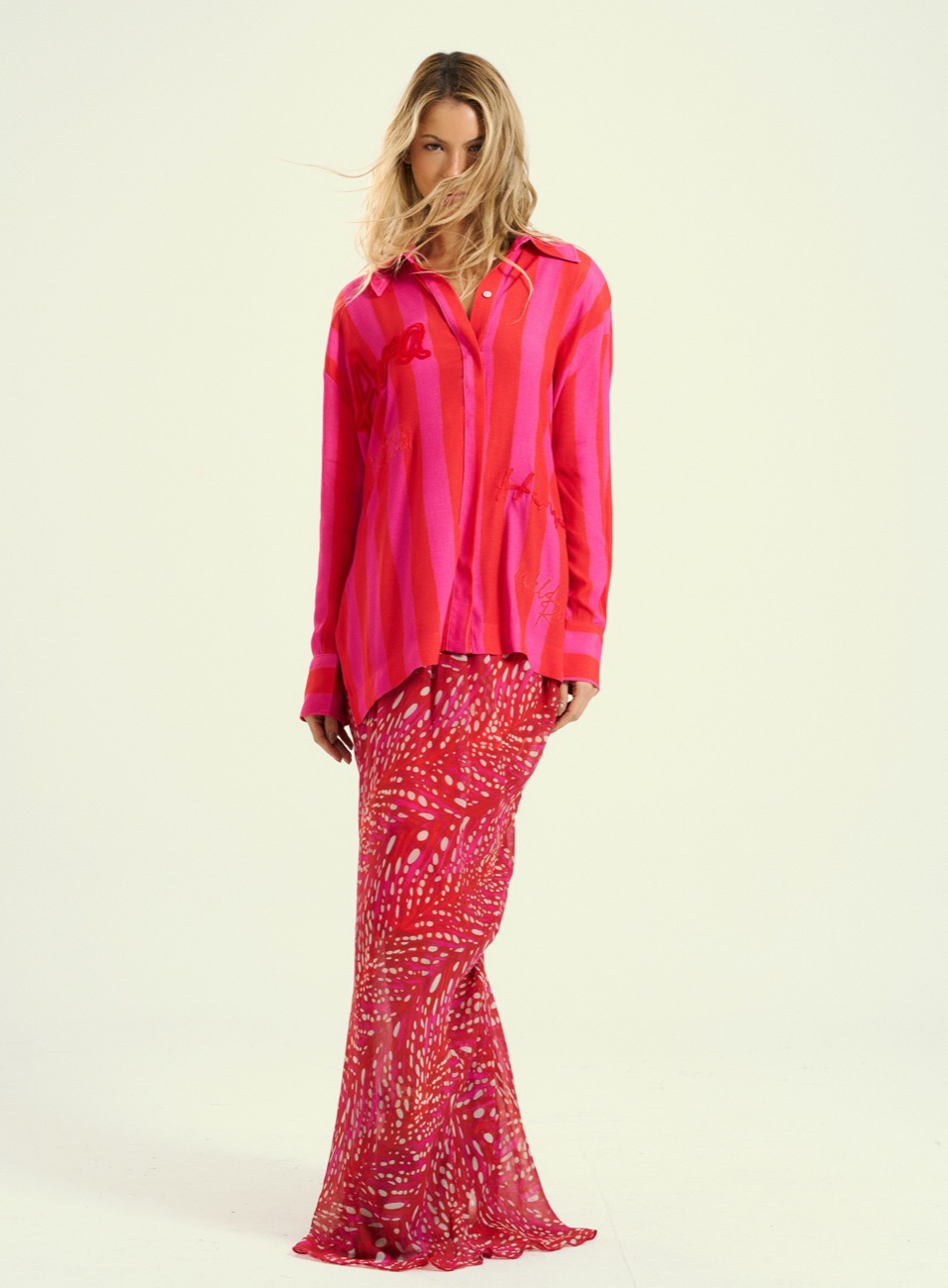 CAMISA ESTAMPADA E BORDADA M URBAN RED