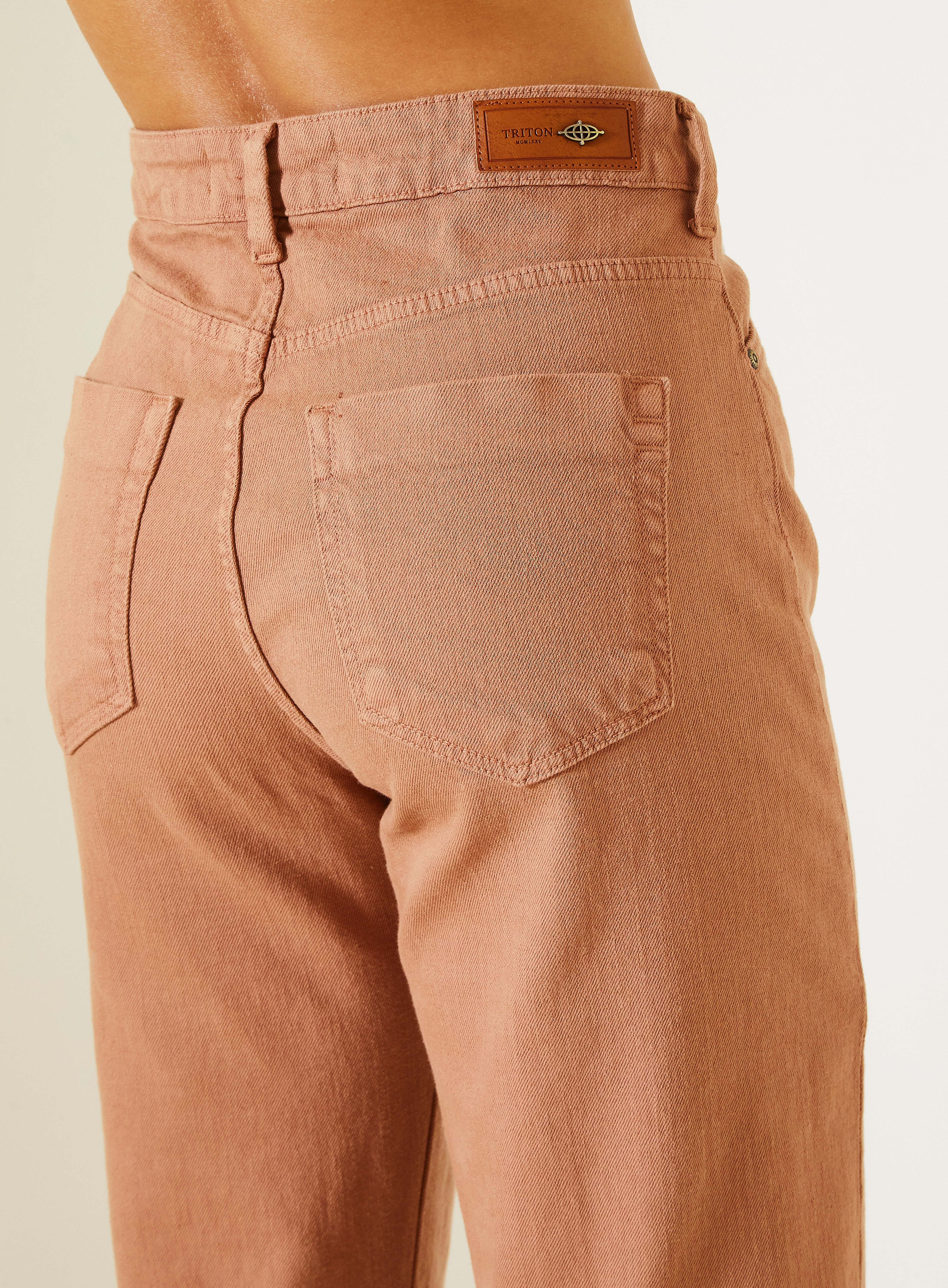 CALÇA SARJA LOREN 46 MARROM BOTANIC