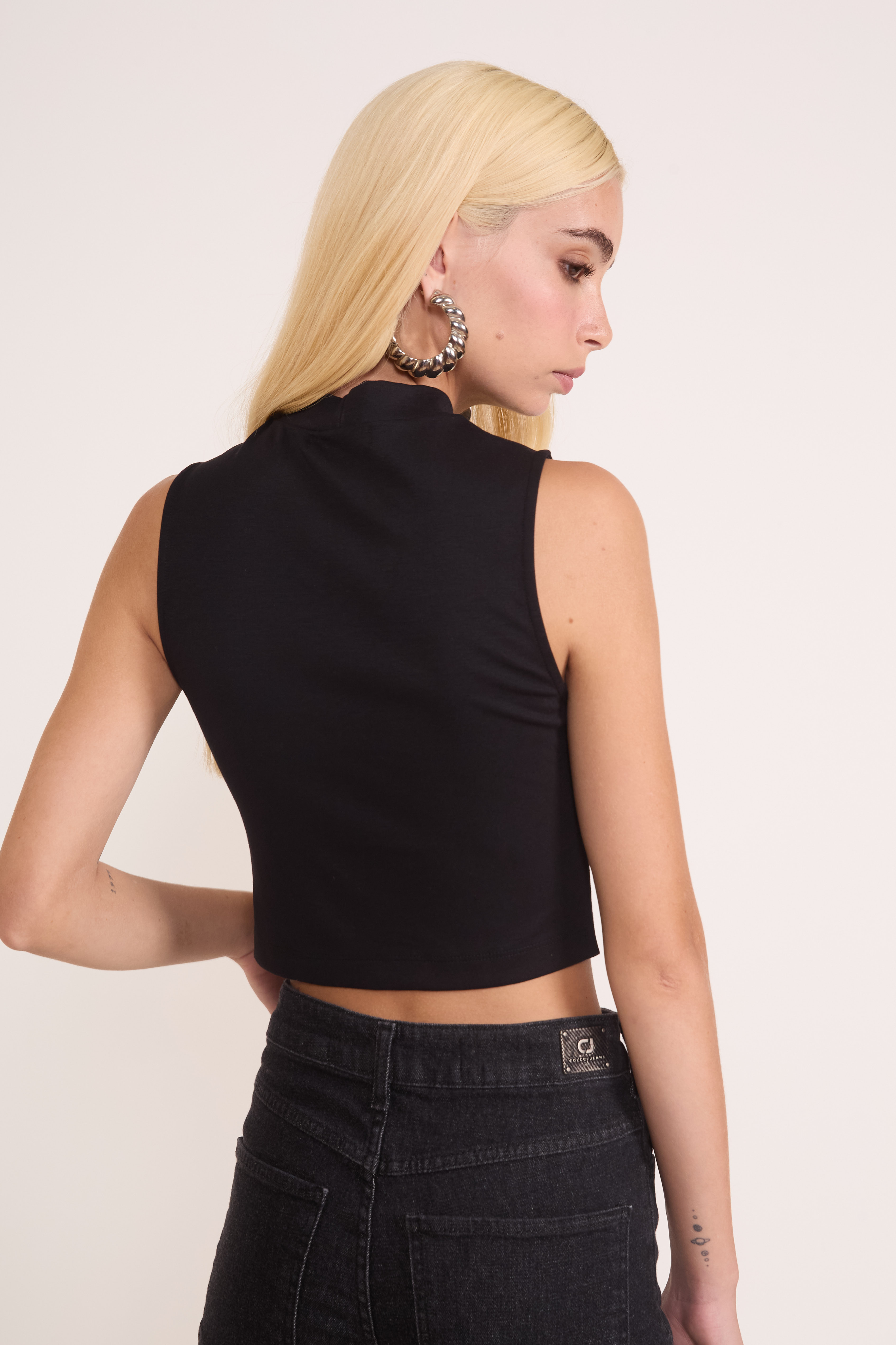 BLUSA COM APLICAÇÃO P PRETO