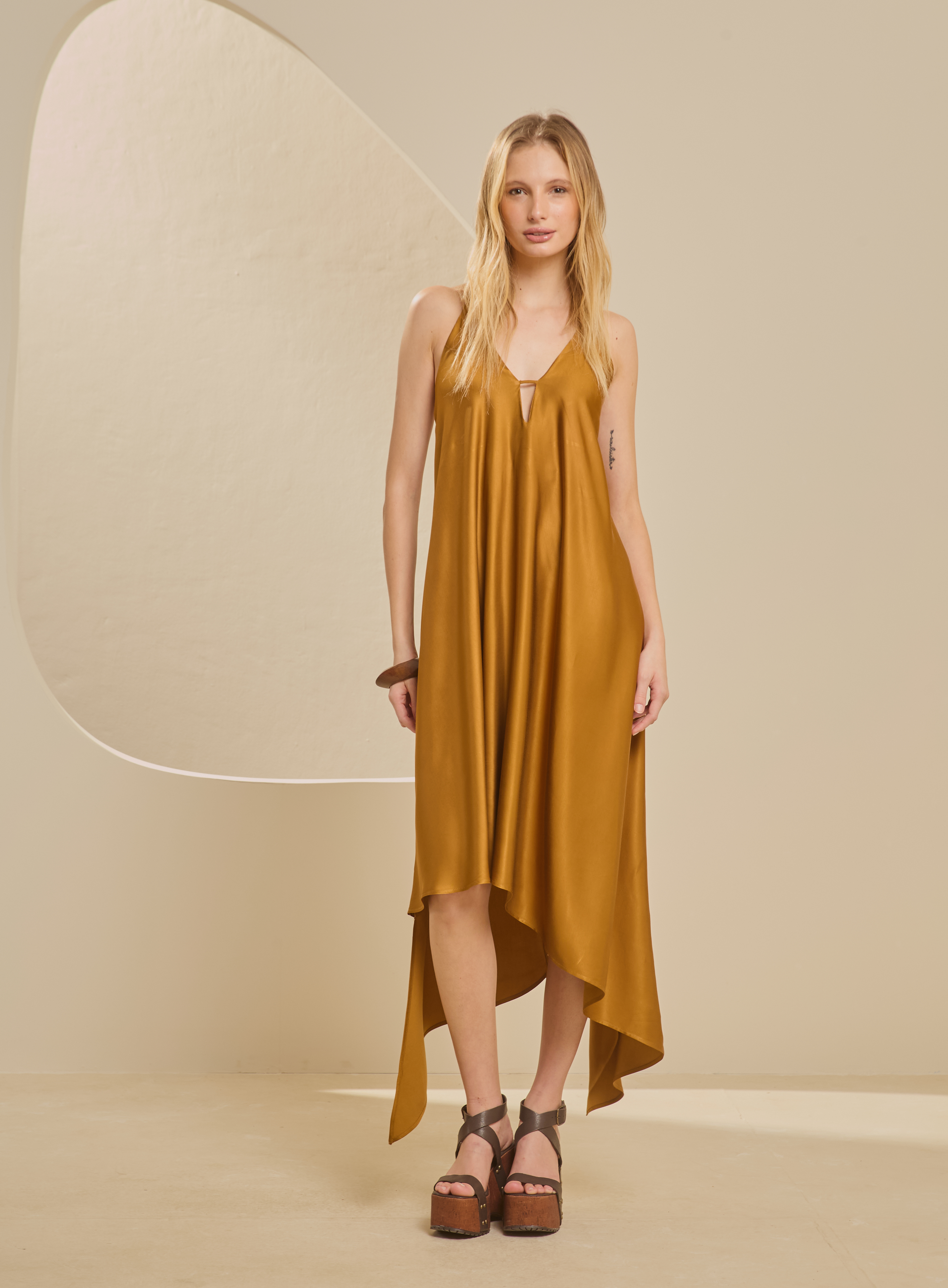VESTIDO FORUM G MARROM BURNT SUGAN