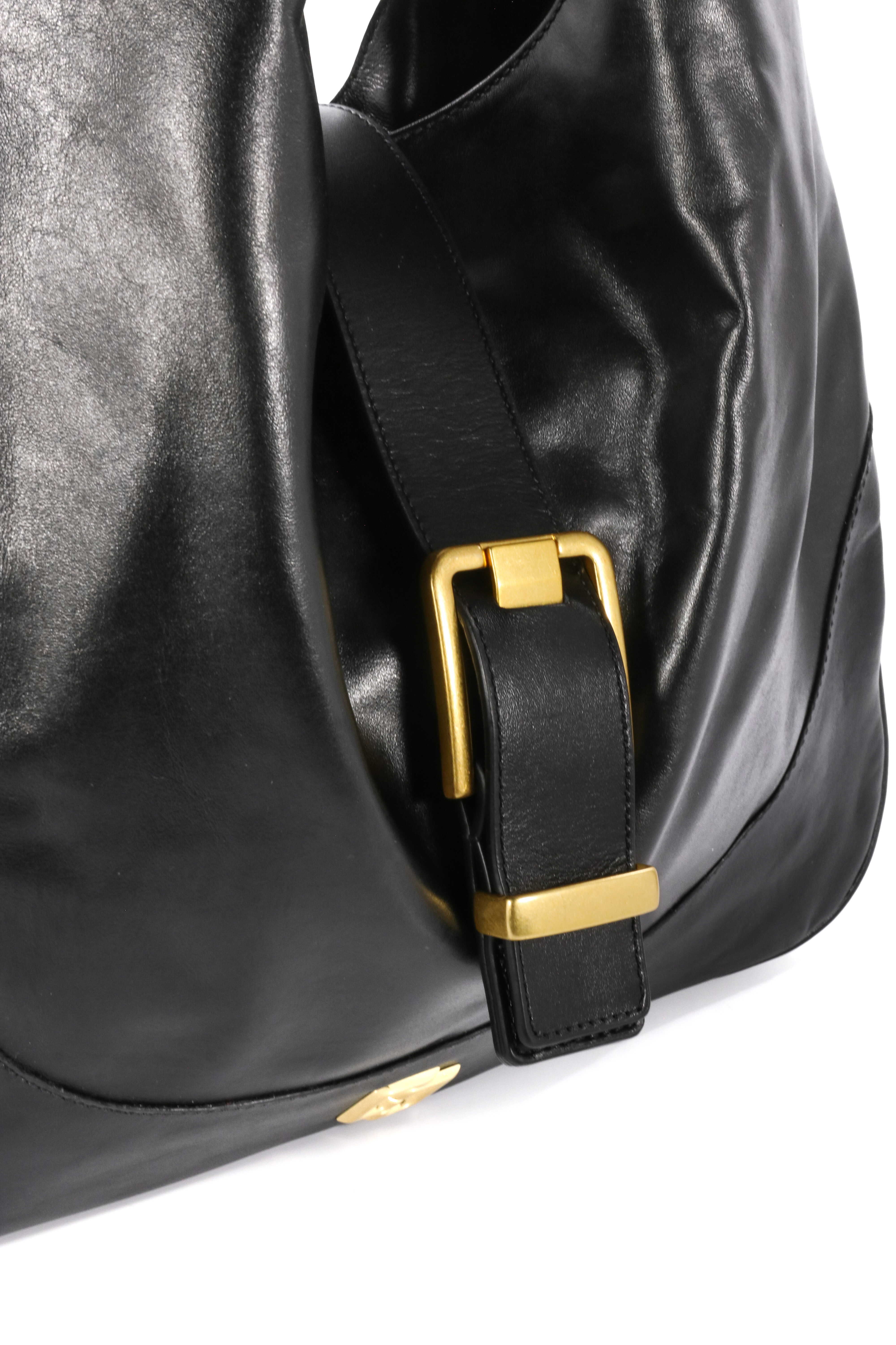 BOLSA COLCCI HOBO GRANDE FEMININA U BORDO BLOODSTO