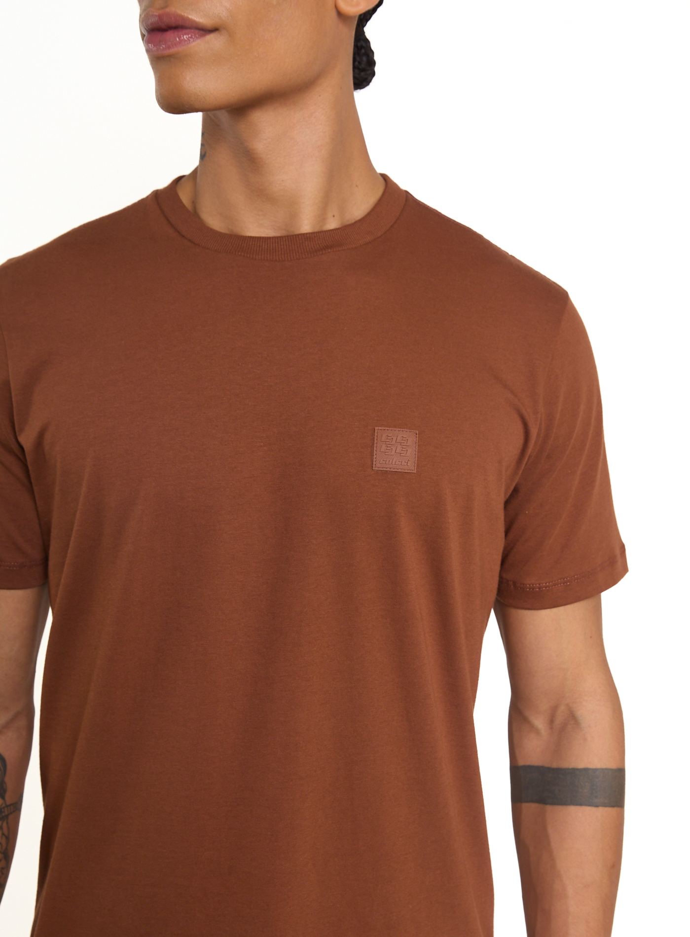 CAMISETA COLCCI G MARROM CARVALHO