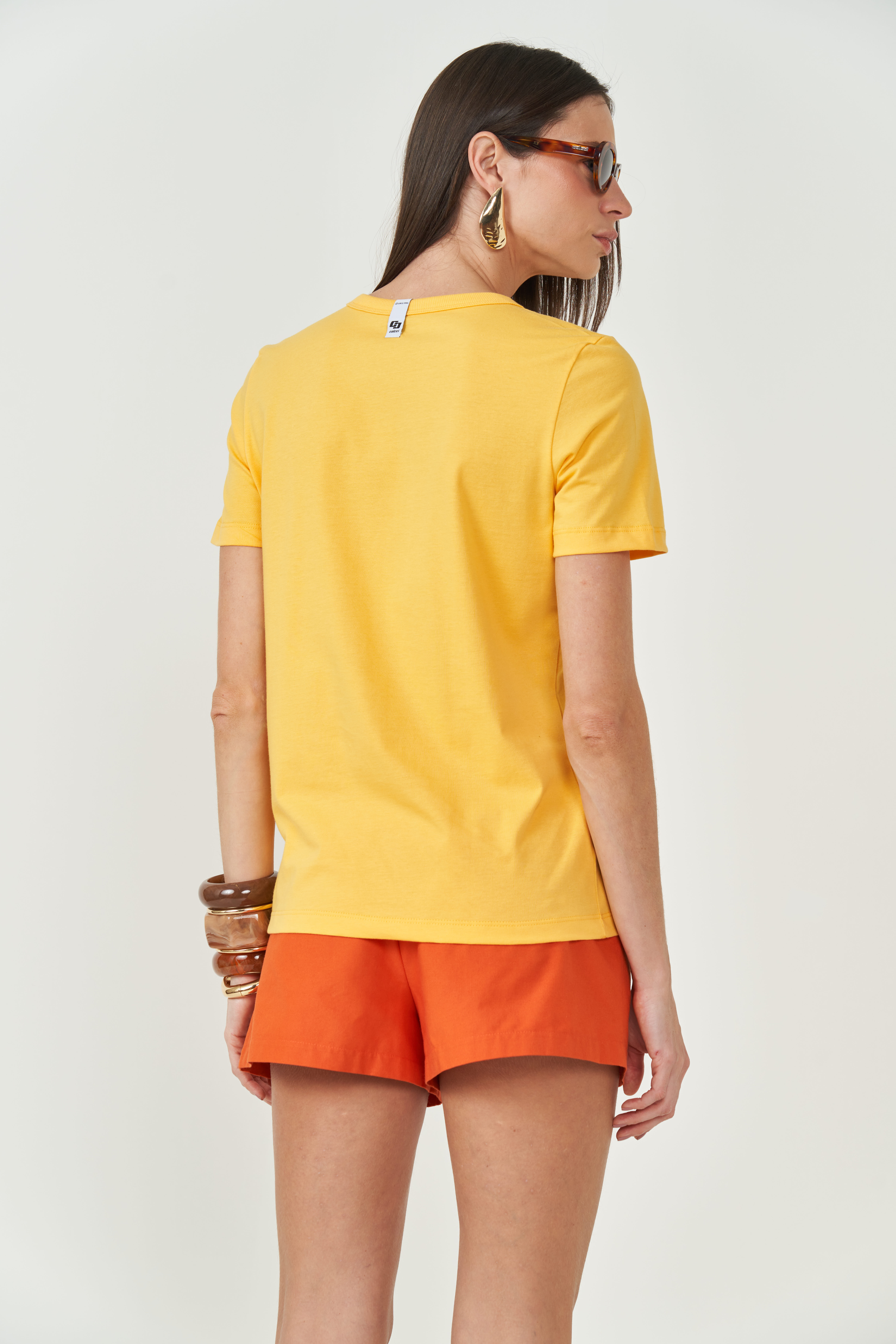 CAMISETA ESTAMPADA P AMARELO MACAO