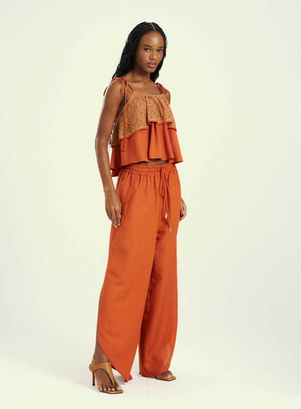 BLUSA DETALHE RENDA GG MARROM CARAMEL LATTE