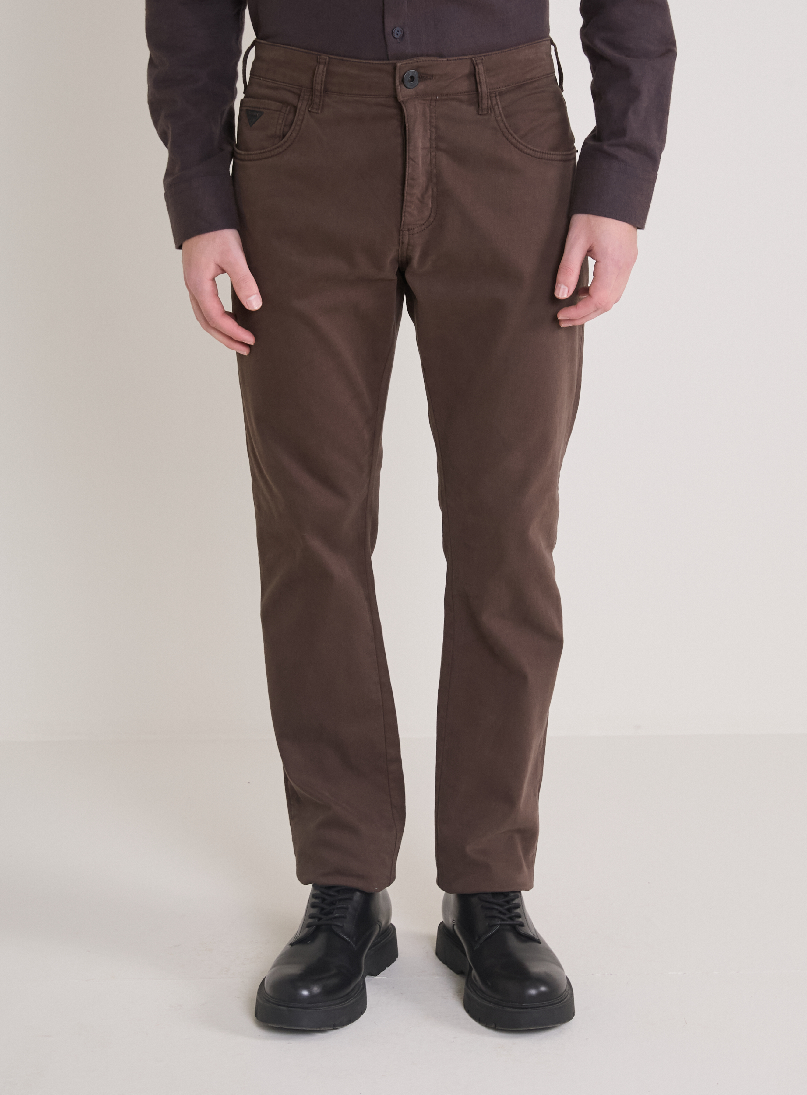 CALÇA SARJA PAUL SLIM 44 MARROM NOBUCK