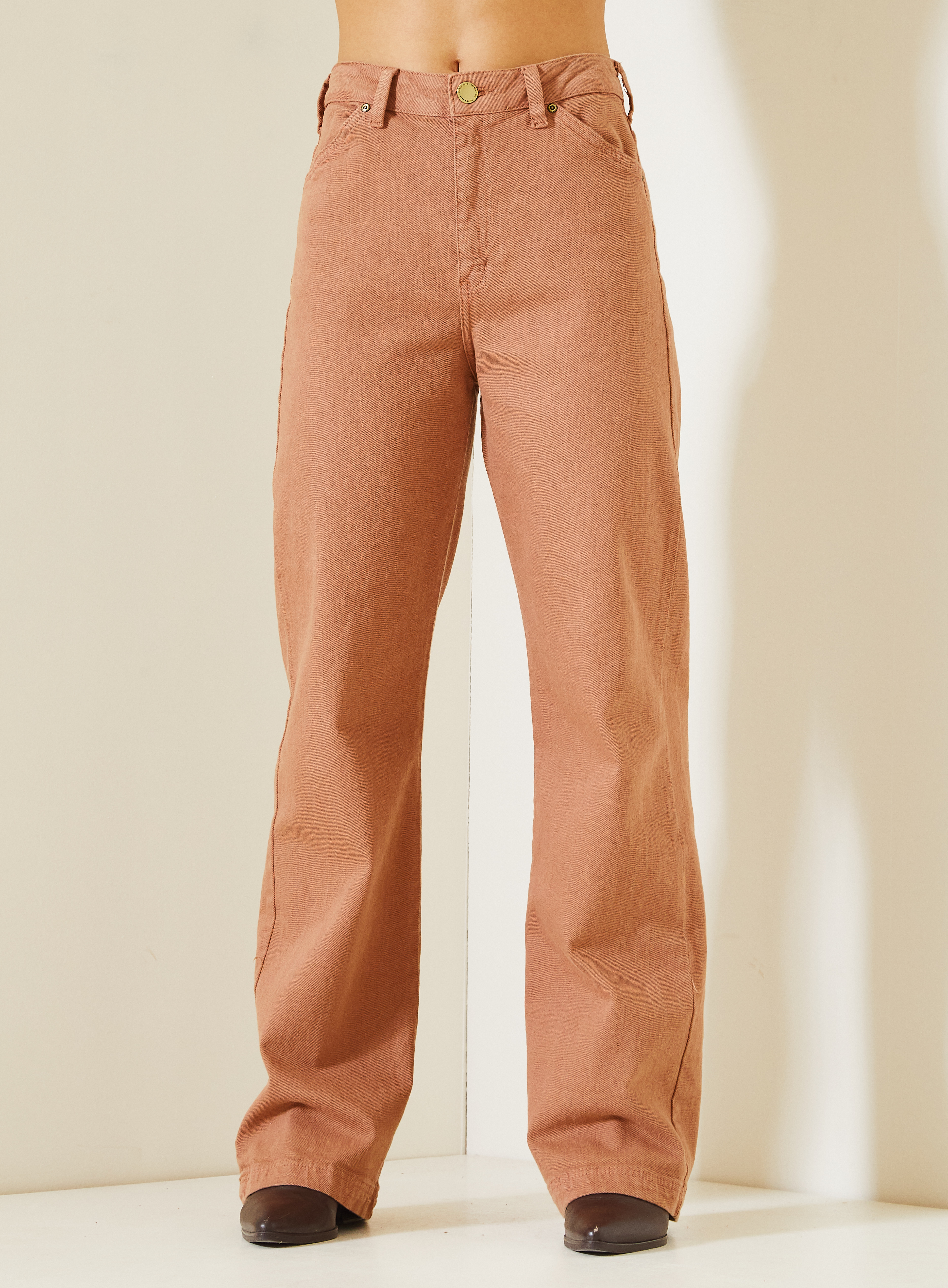 CALÇA SARJA LOREN 46 MARROM BOTANIC