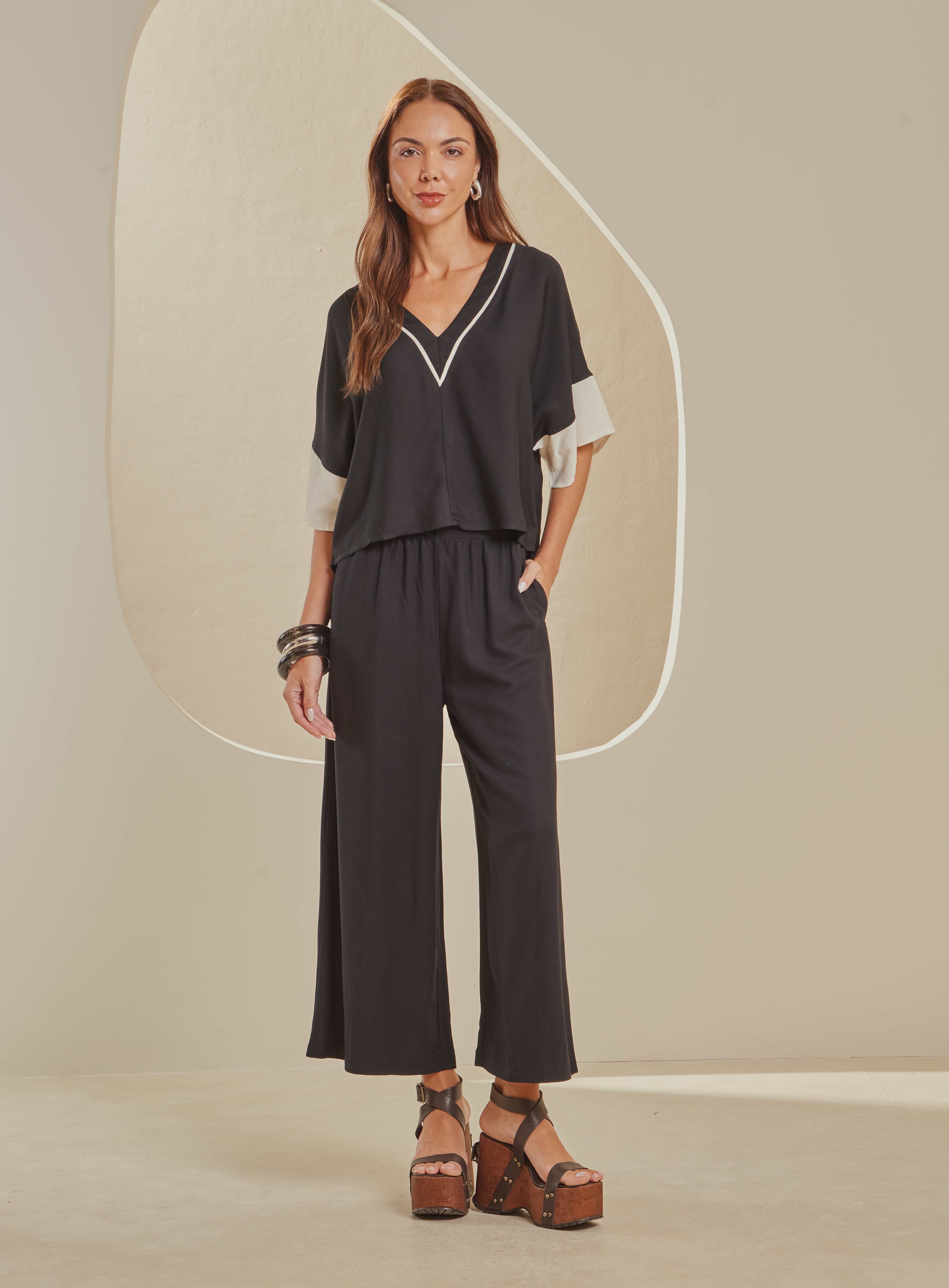 CAMISETA FORUM G PRETO/OFF SHELL