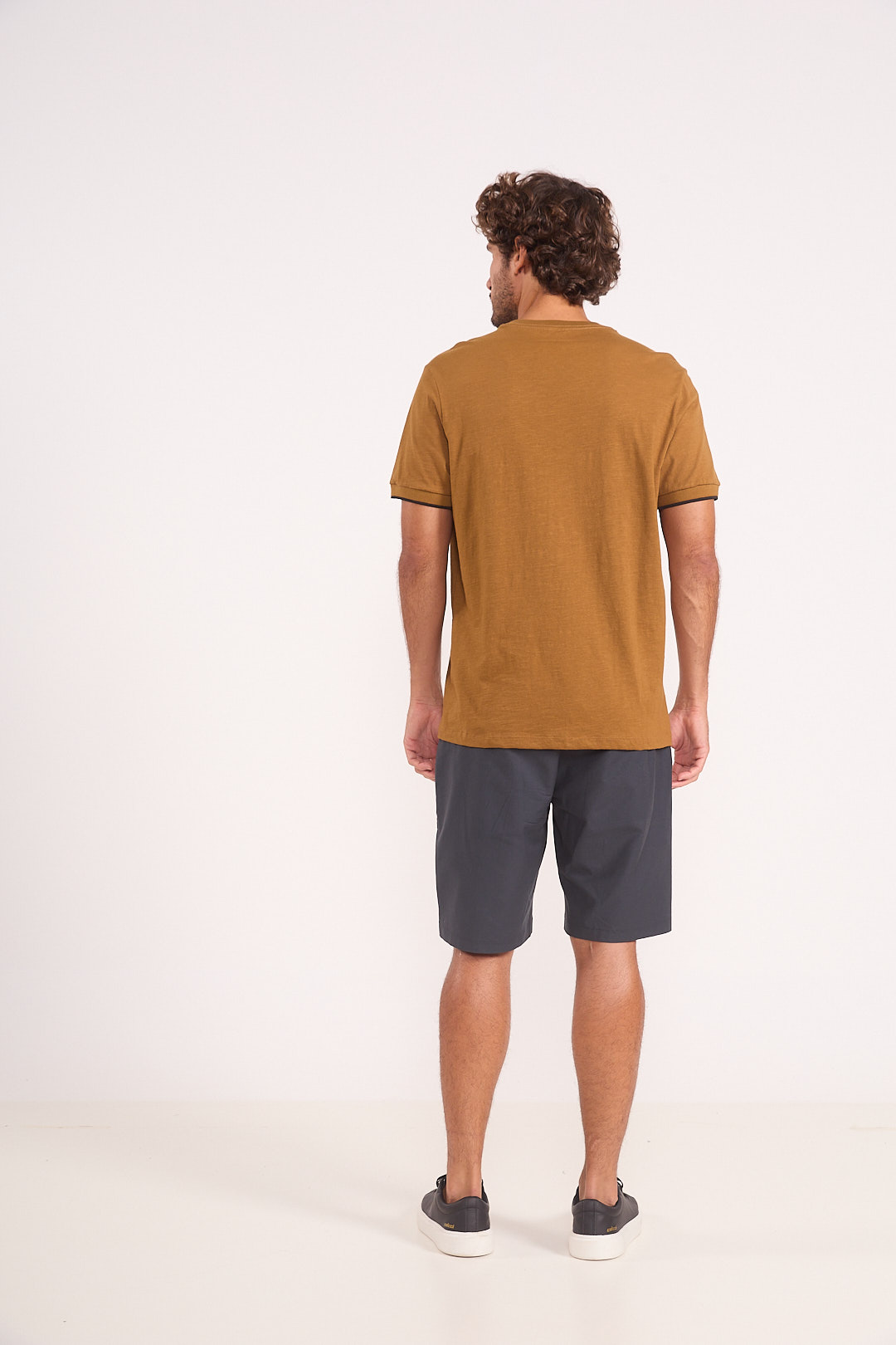 CAMISETA COLCCI GG MARROM CUMARU