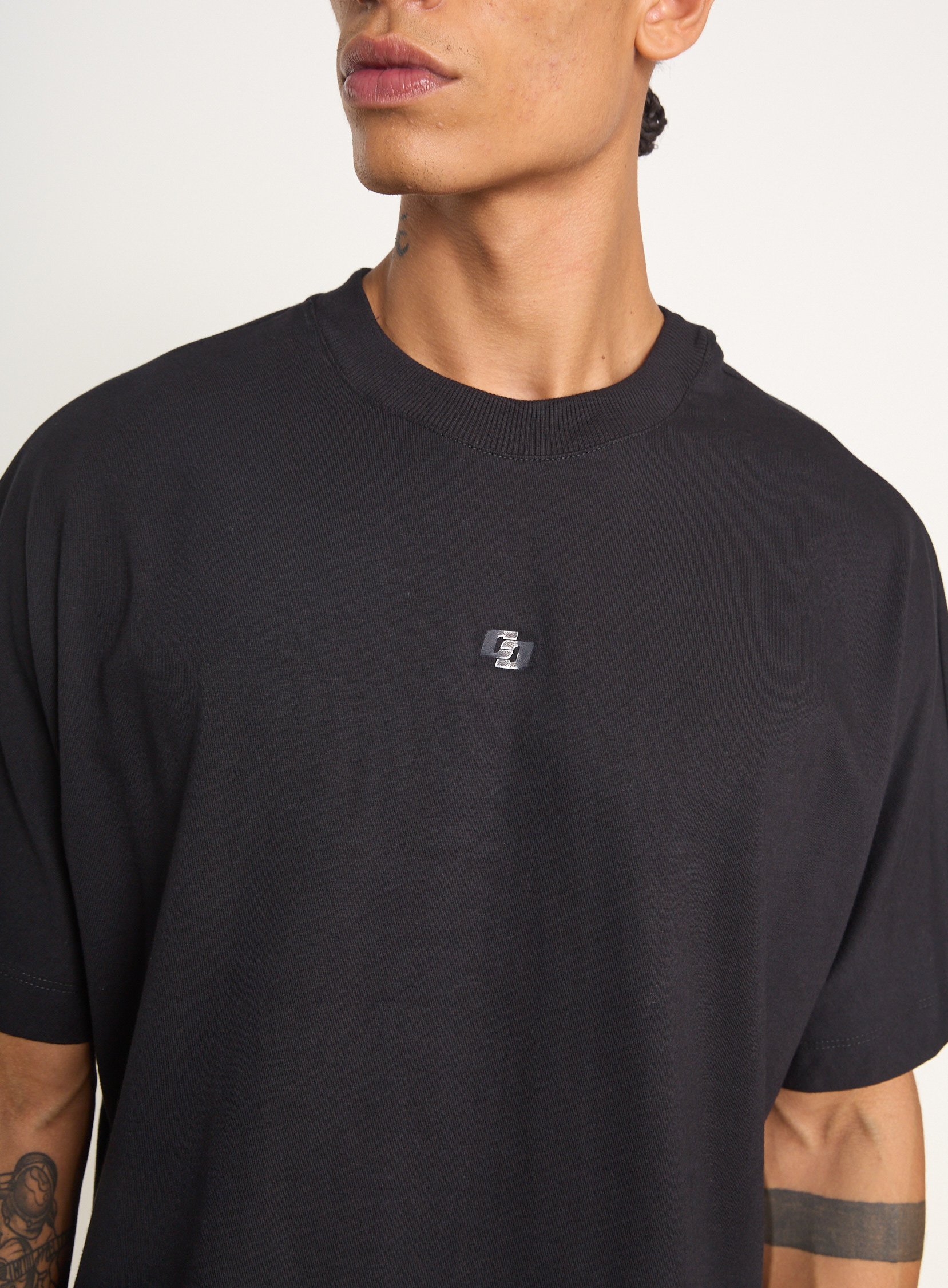 CAMISETA COLCCI G PRETO