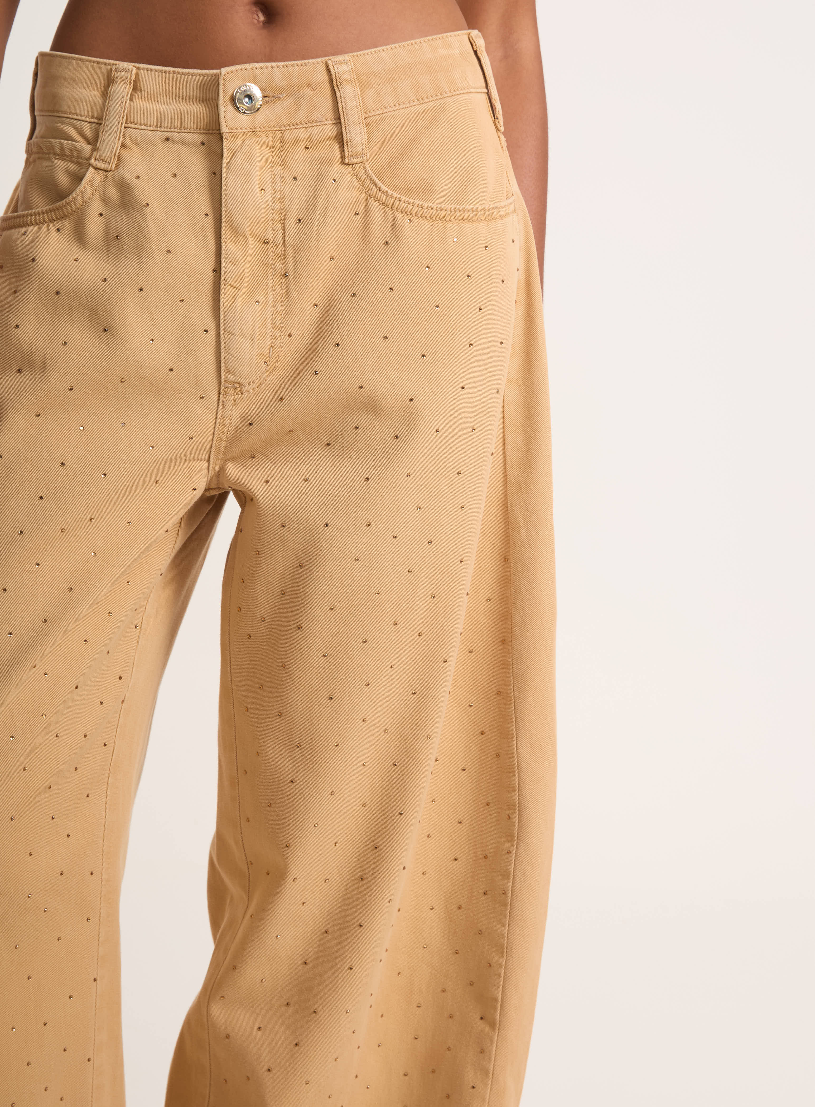 CALÇA SARJA DUBLIN COM APLICAÇÃO 40 BEGE FLAVO