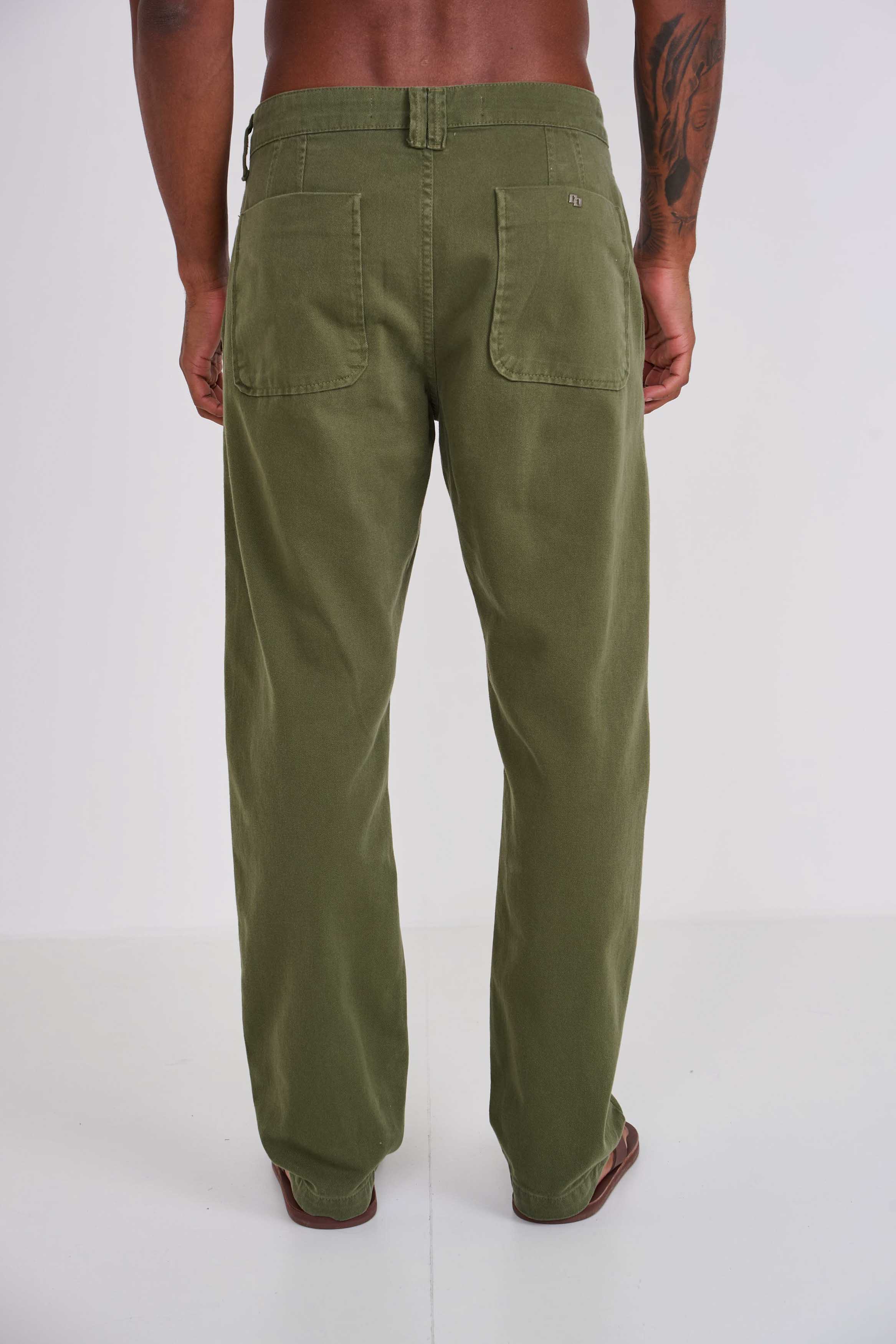 CALÇA SARJA RETA 42 VERDE MANJERICAO