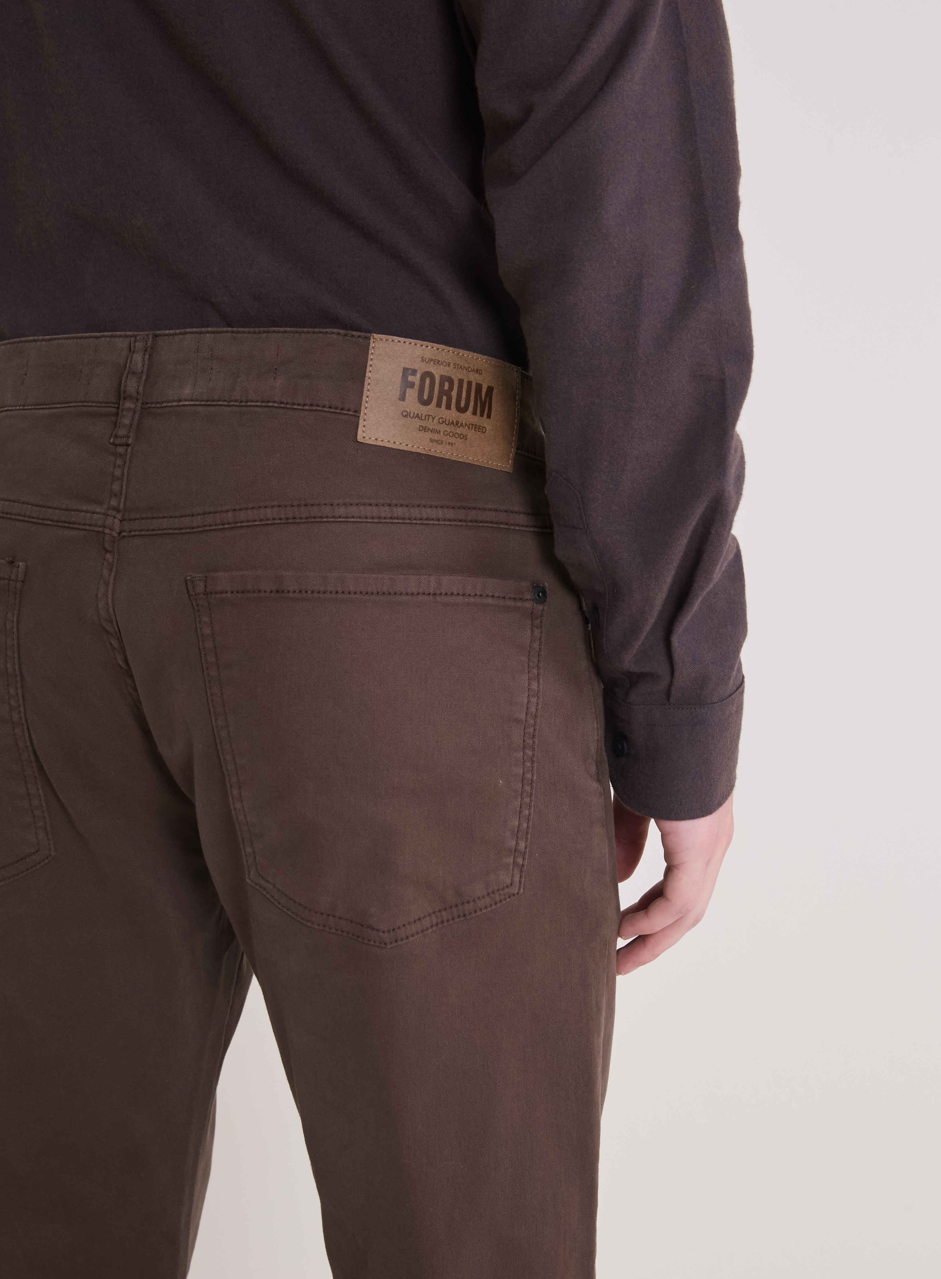 CALÇA SARJA PAUL SLIM 44 MARROM NOBUCK