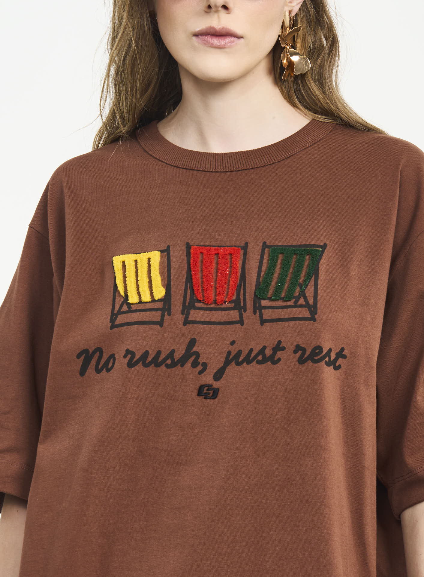 CAMISETA ESTAMPADA E BORDADA G MARROM TIRAMISU
