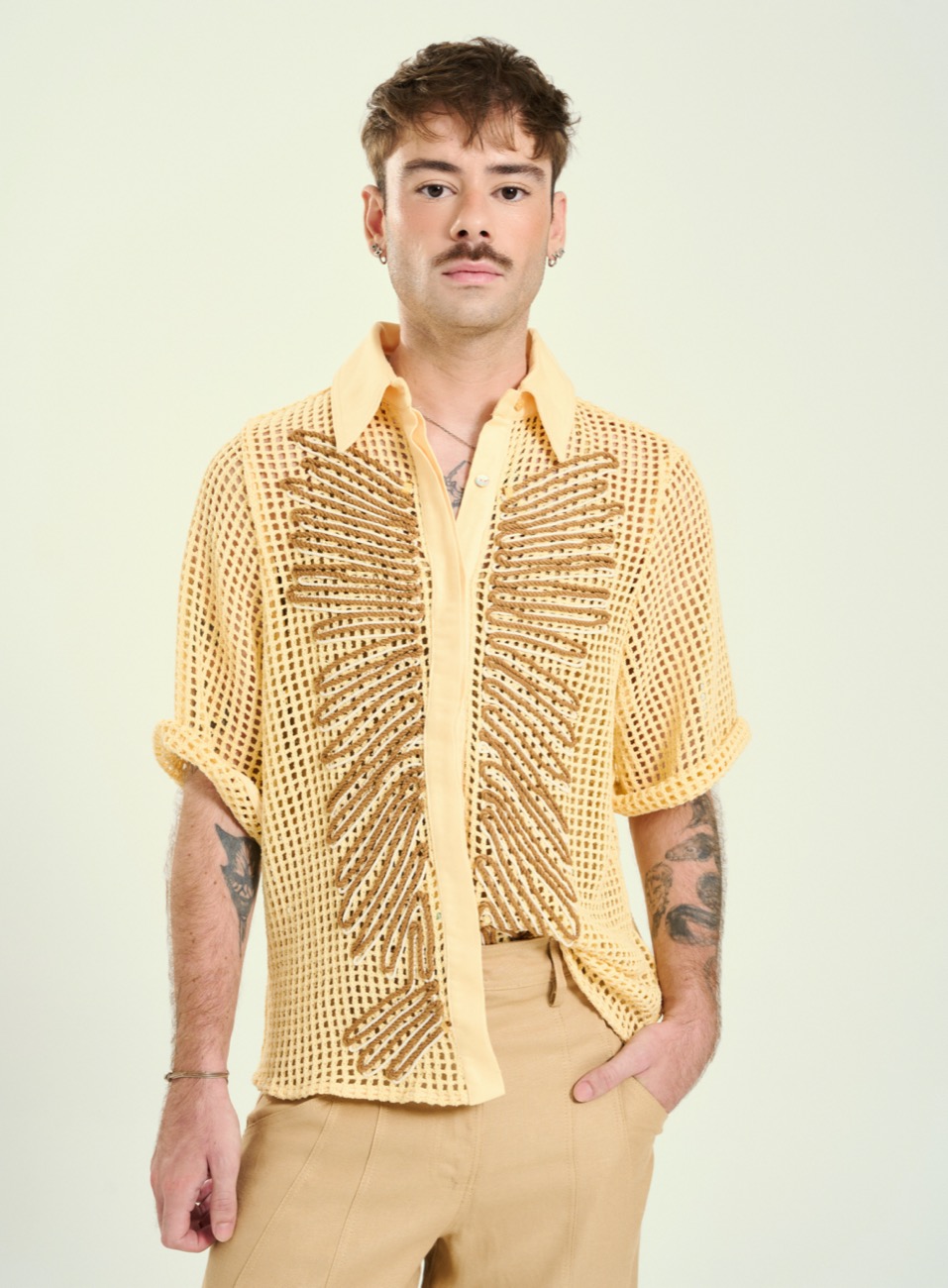 CAMISA DETALHE LINHO BORDADA M AMARELO SUNSHIN