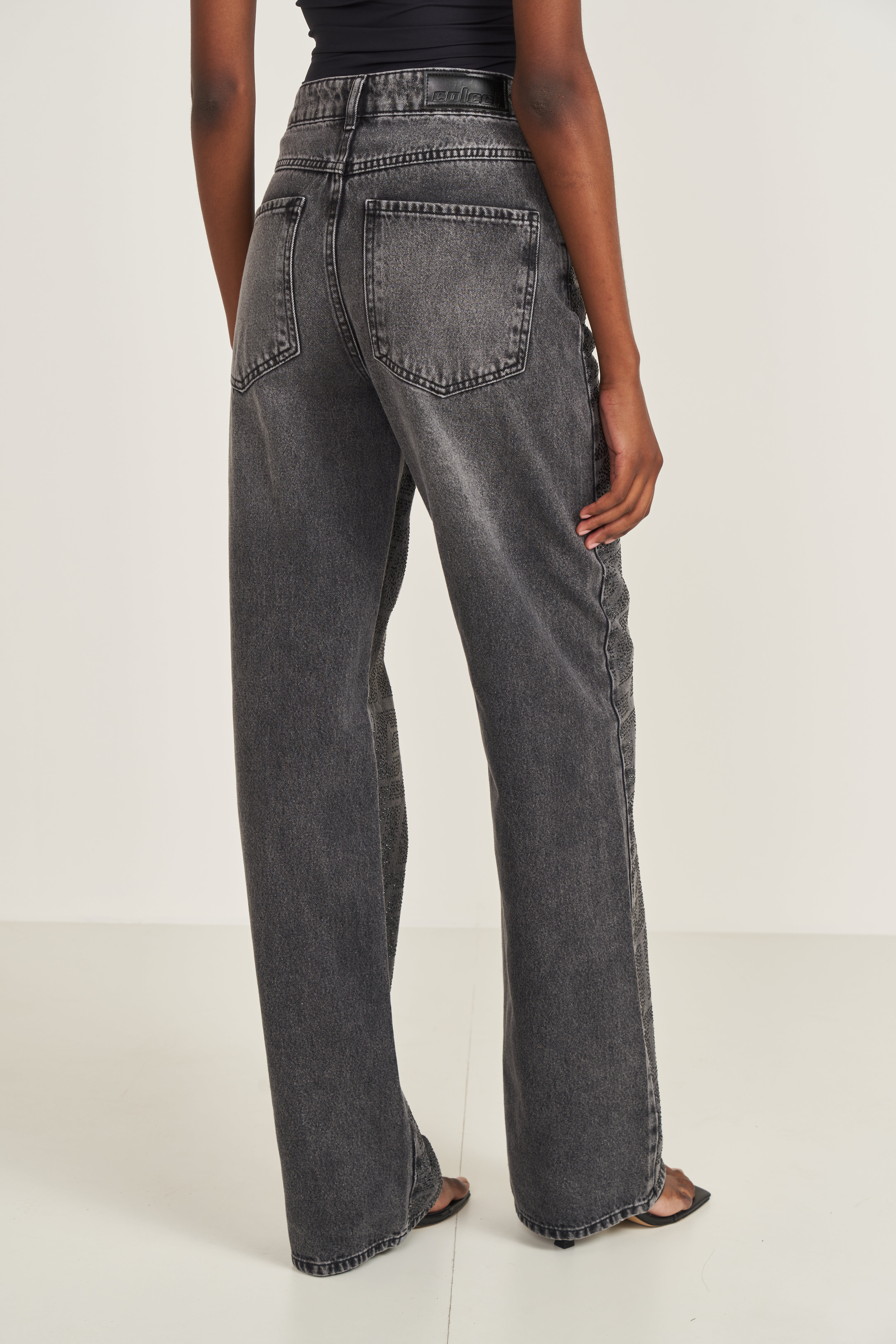 CALÇA JEANS JULIETTE COM APLICAÇÃO 40 IND.PRETO