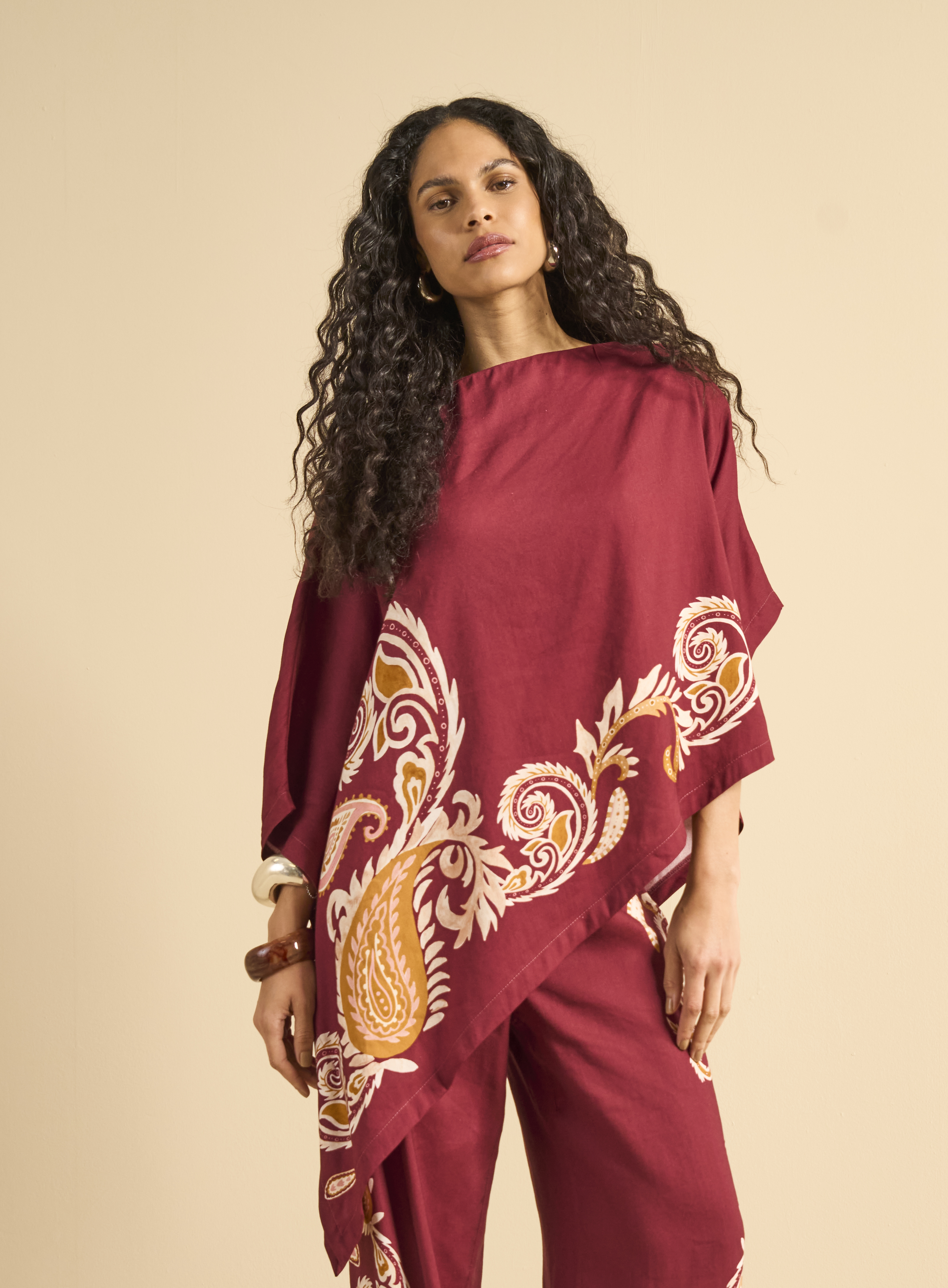 BLUSA LINHO ESTAMPADA P CURVAS ORNAMEN.