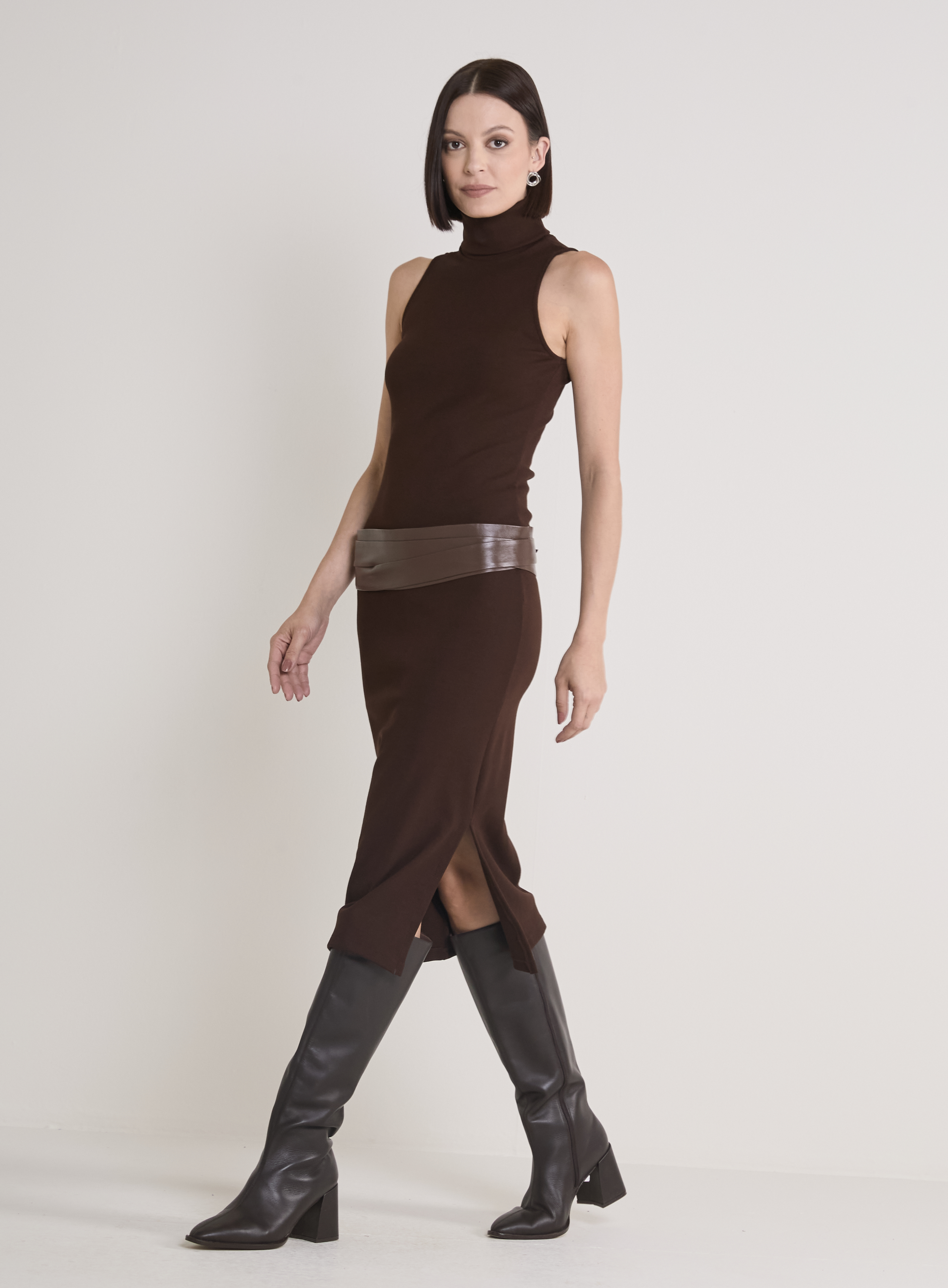 VESTIDO CANELADO M MARROM NOBUCK