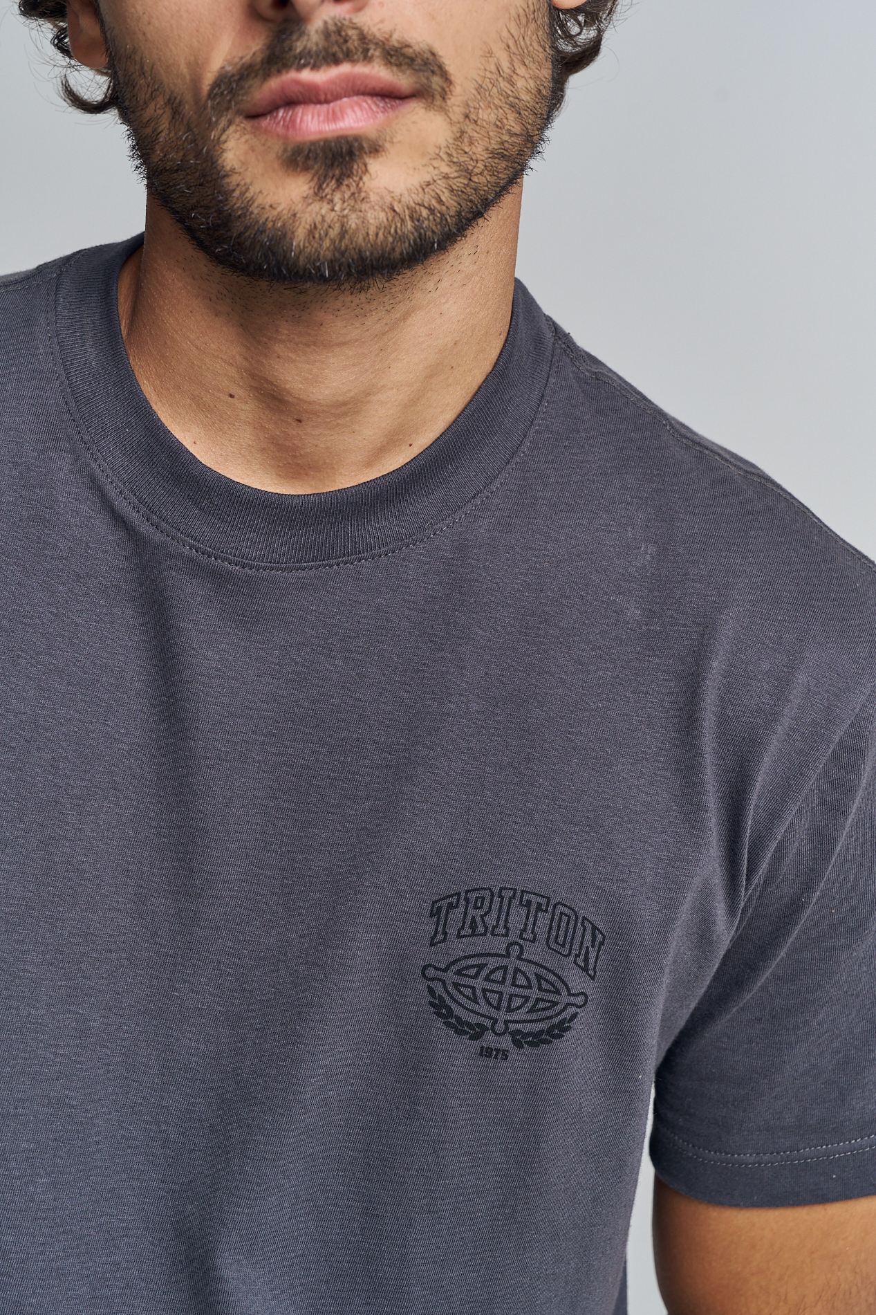CAMISETA TRITON M CINZA FULIGEM