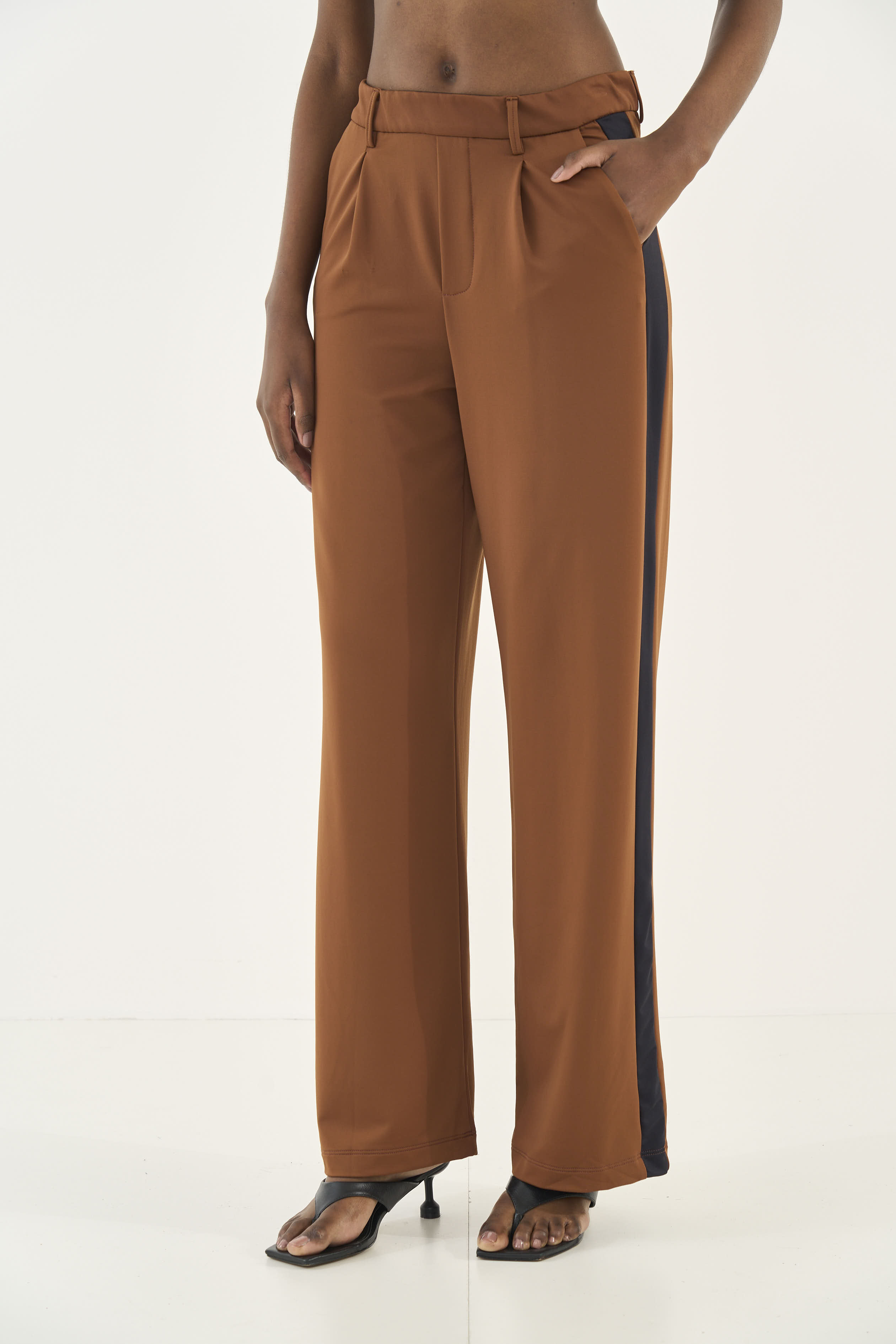 CALÇA COLCCI GG MARROM CARVALHO