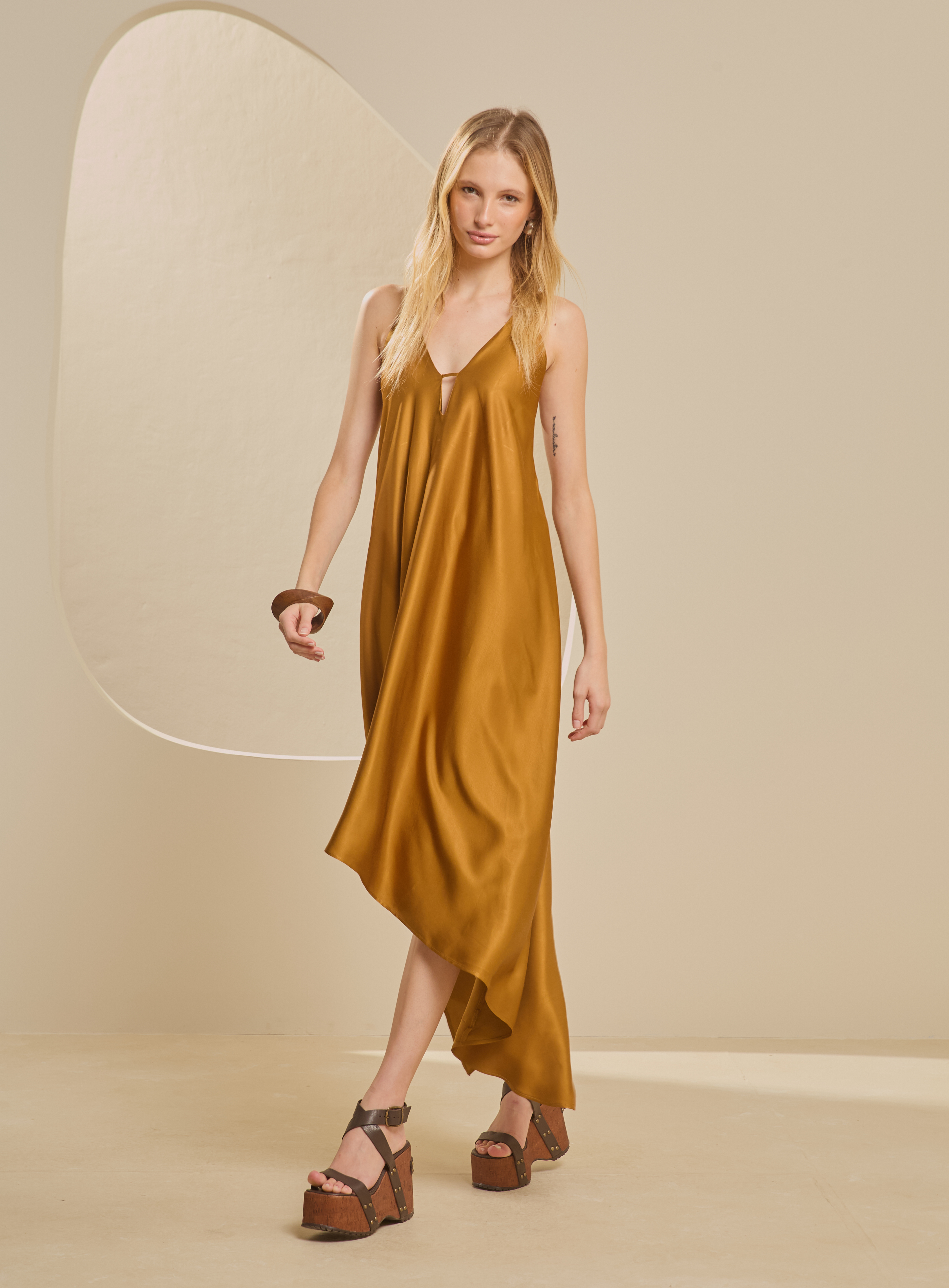 VESTIDO FORUM G MARROM BURNT SUGAN