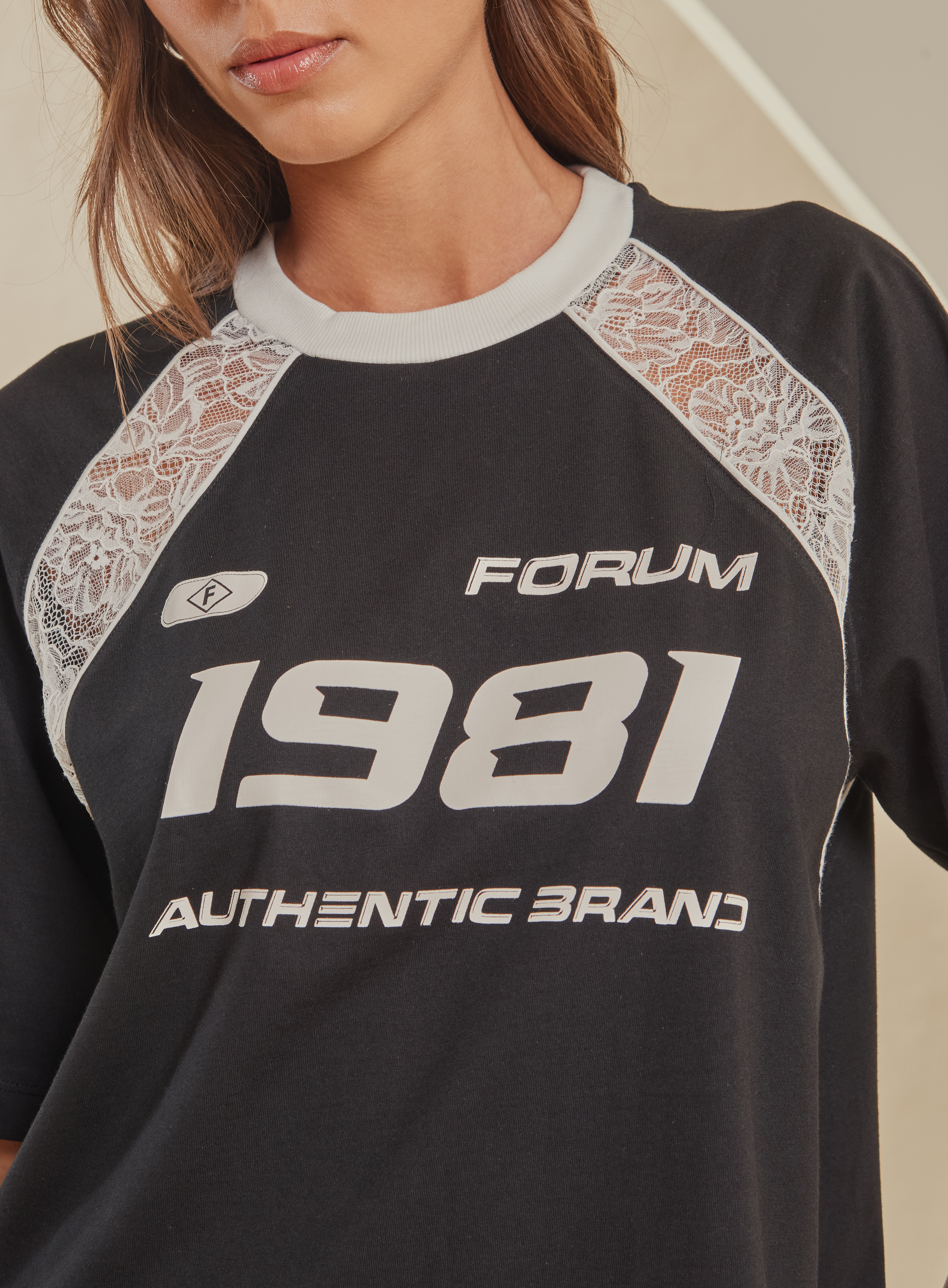 CAMISETA DETALHE RENDA G PRETO