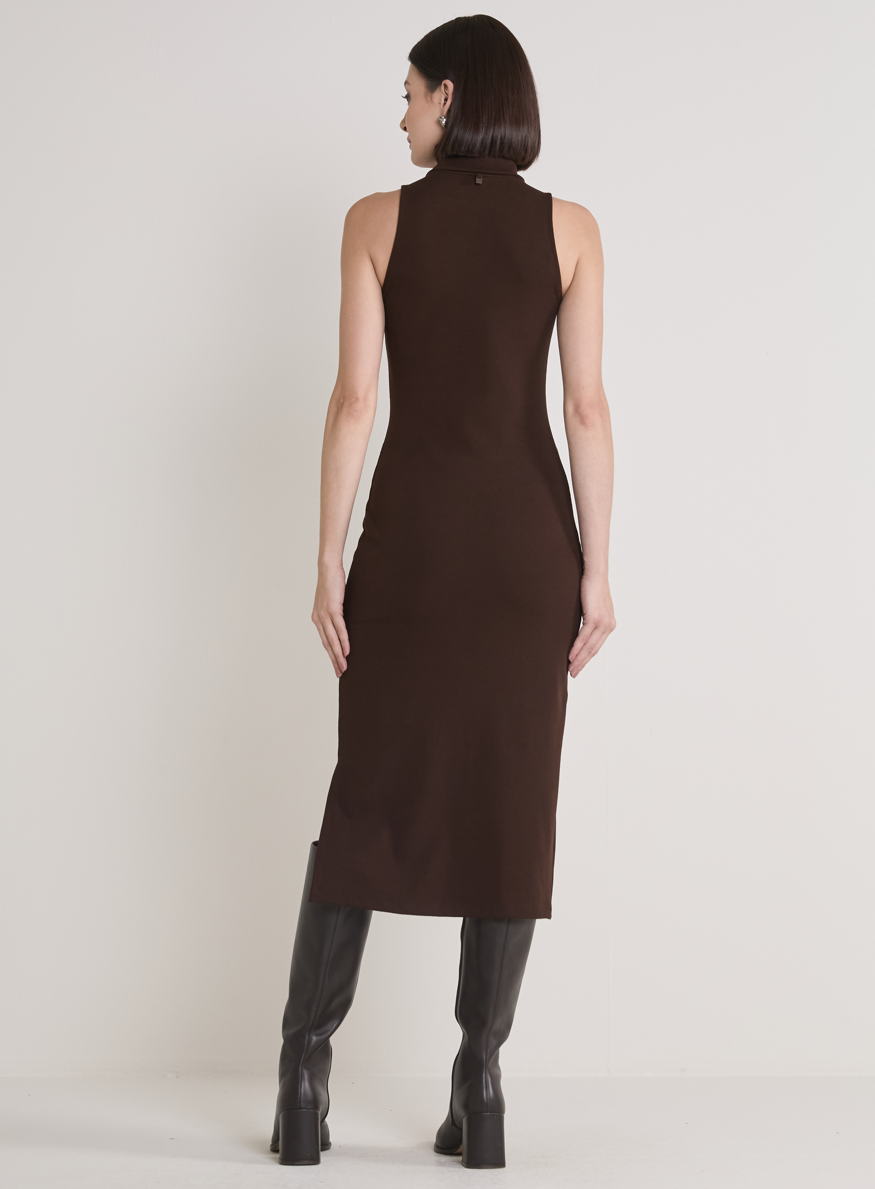 VESTIDO CANELADO M MARROM NOBUCK