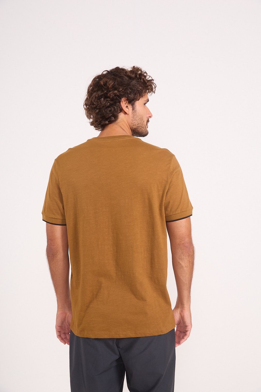 CAMISETA COLCCI GG MARROM CUMARU