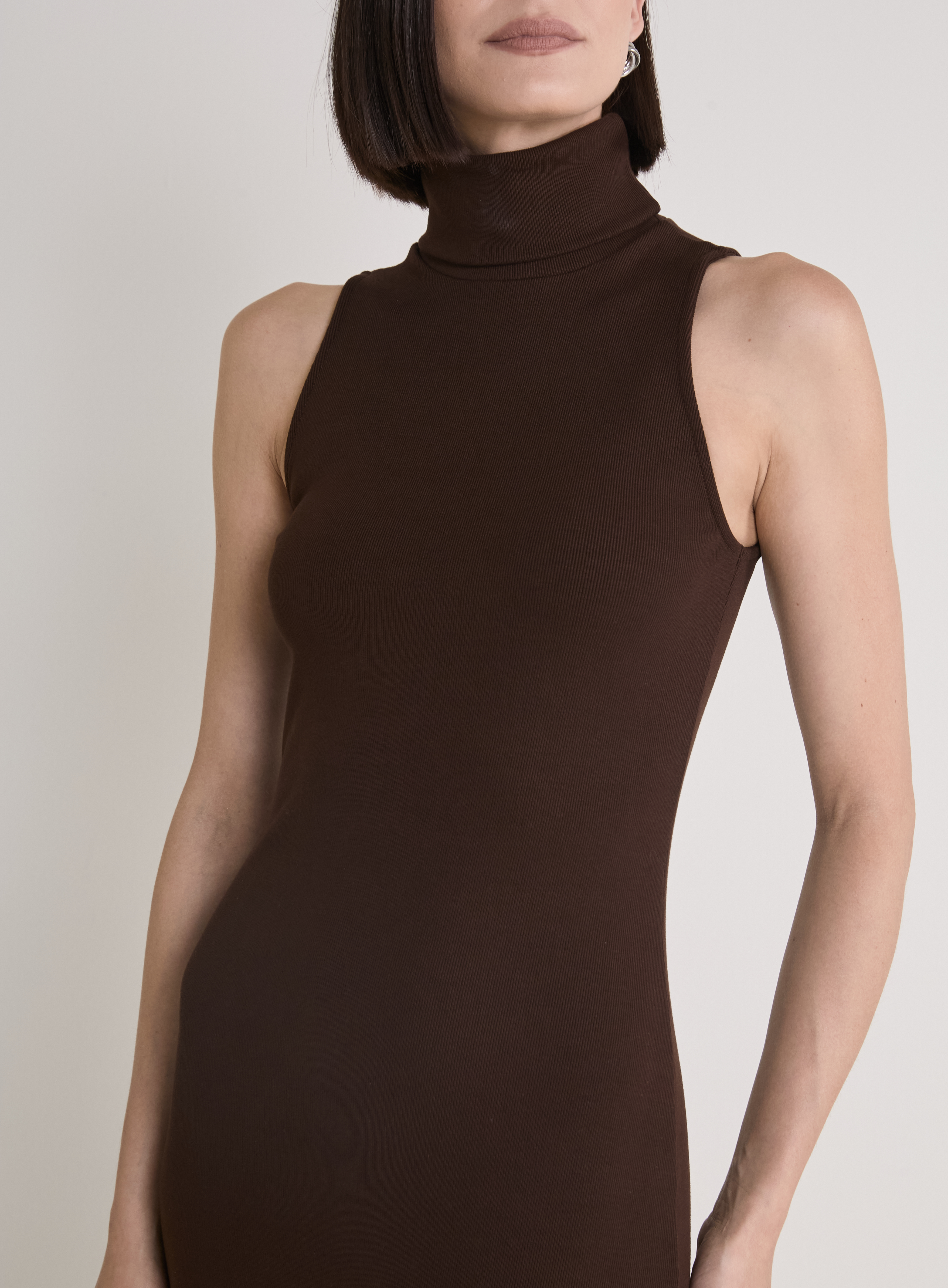 VESTIDO CANELADO M MARROM NOBUCK