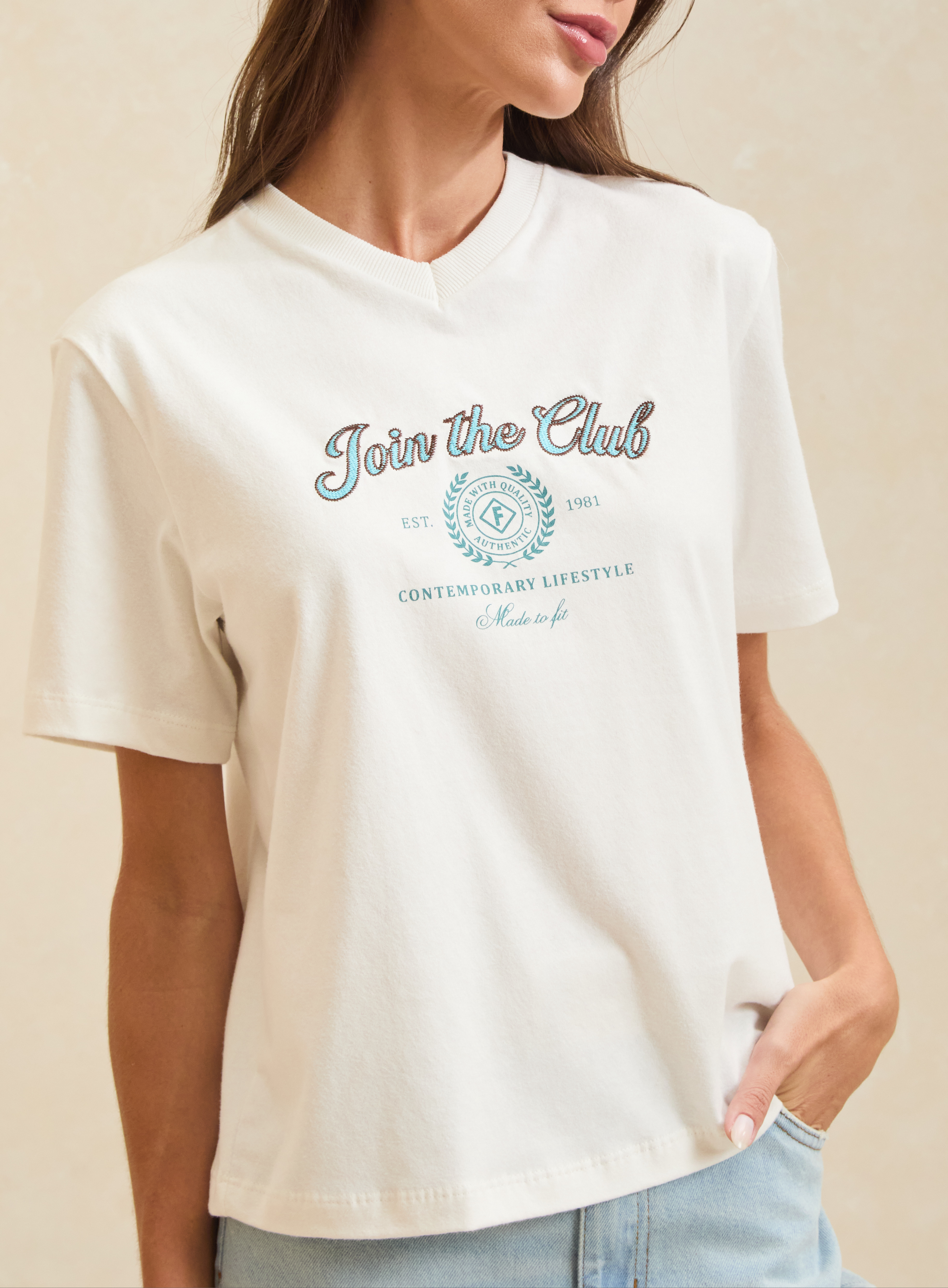 CAMISETA ESTAMPADA E BORDADA G OFF SHELL