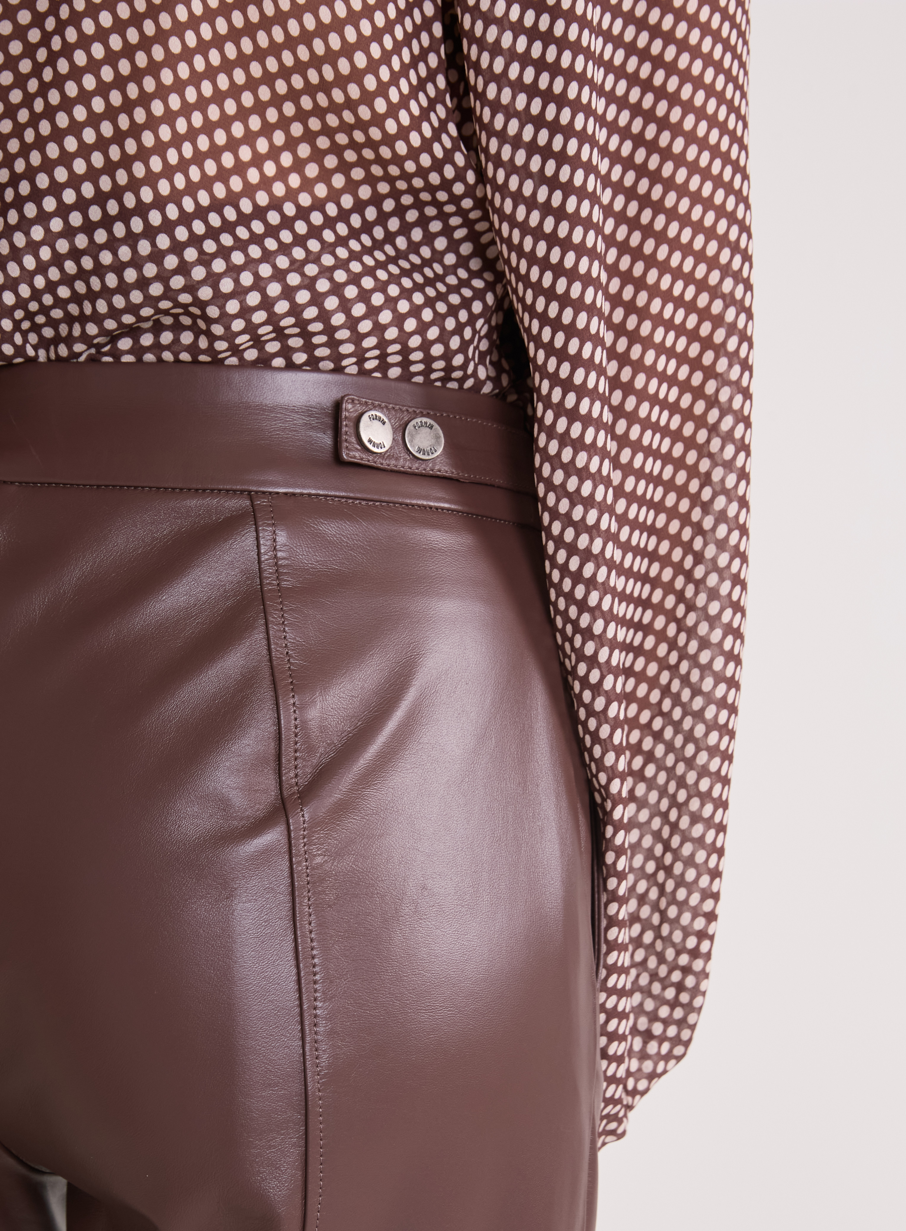 CALÇA COURO M MARROM BROWN SONG