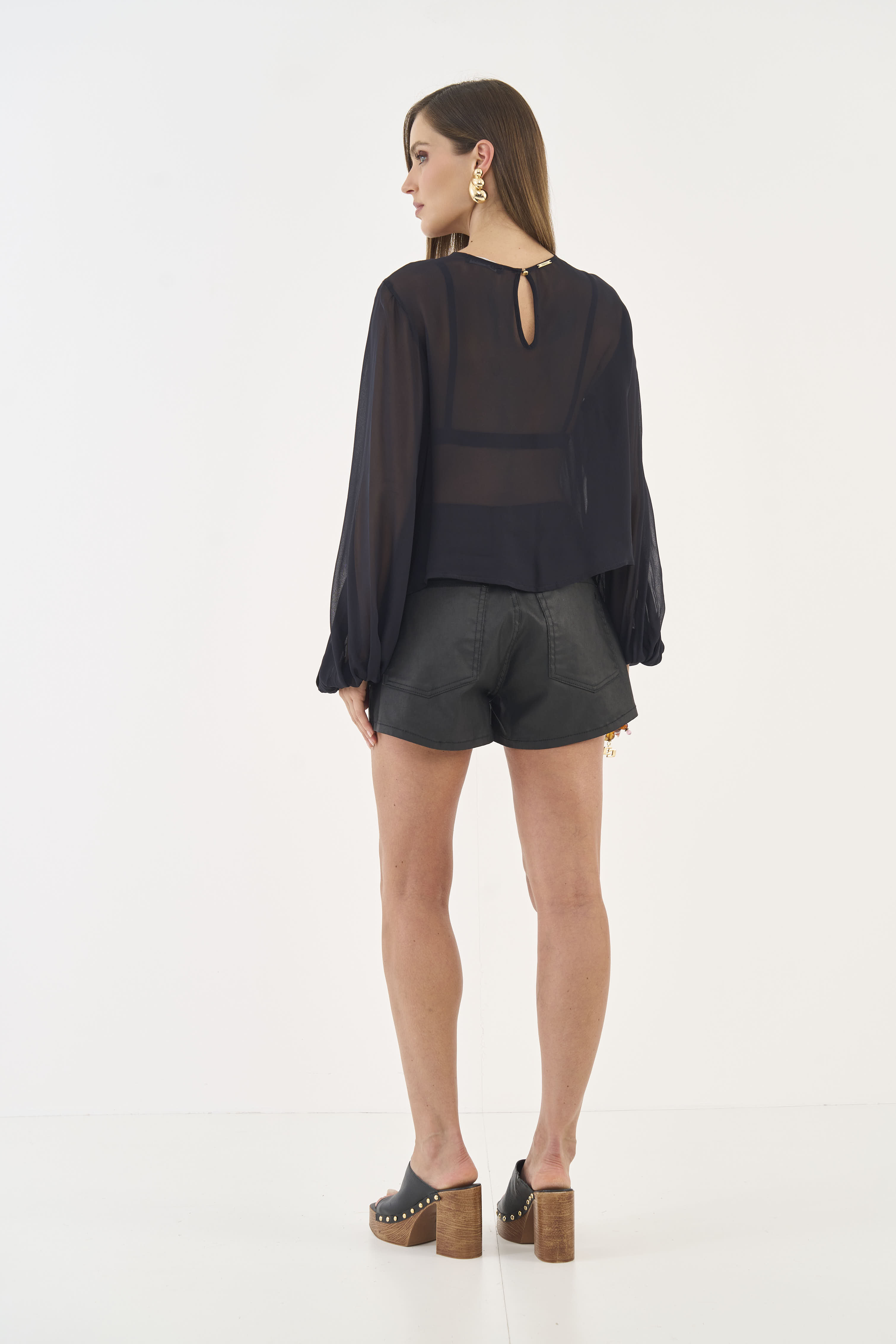SHORT SARJA RESINADA JADE 38 PRETO