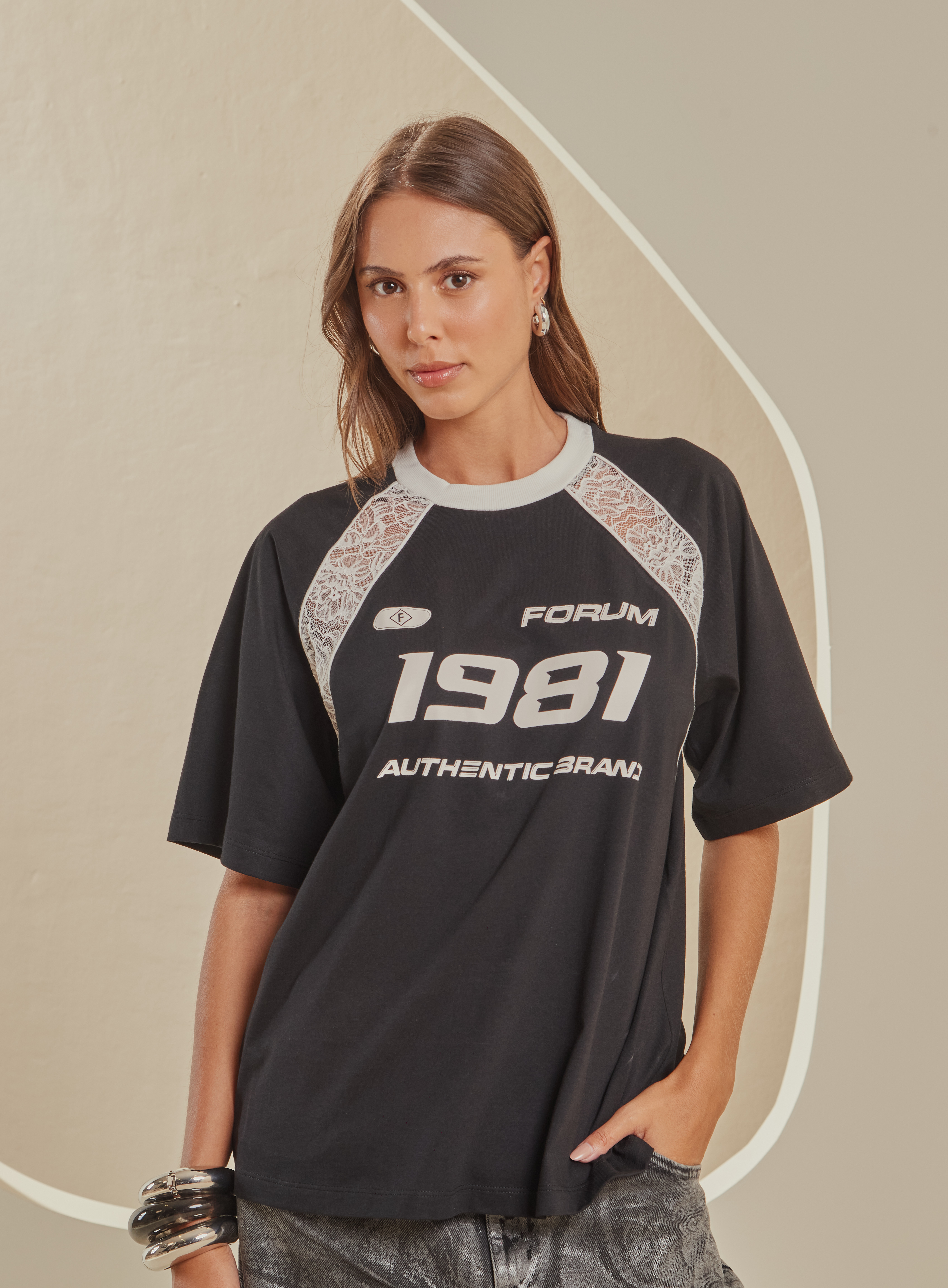 CAMISETA DETALHE RENDA G PRETO