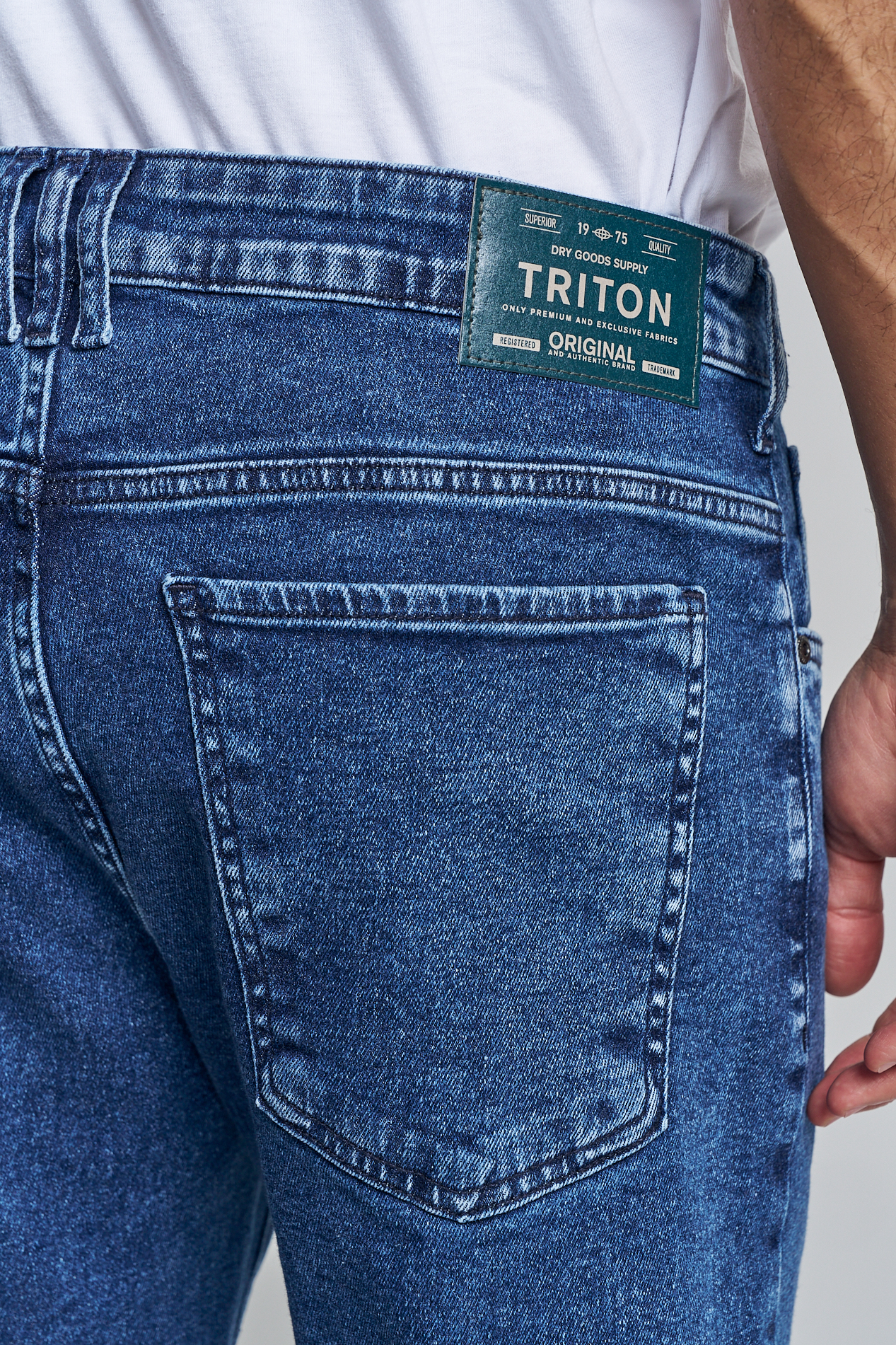 CALÇA JEANS LEO 42 INDIGO