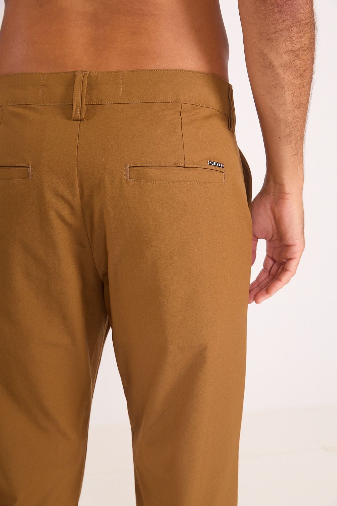 CALÇA COLCCI GG MARROM CUMARU