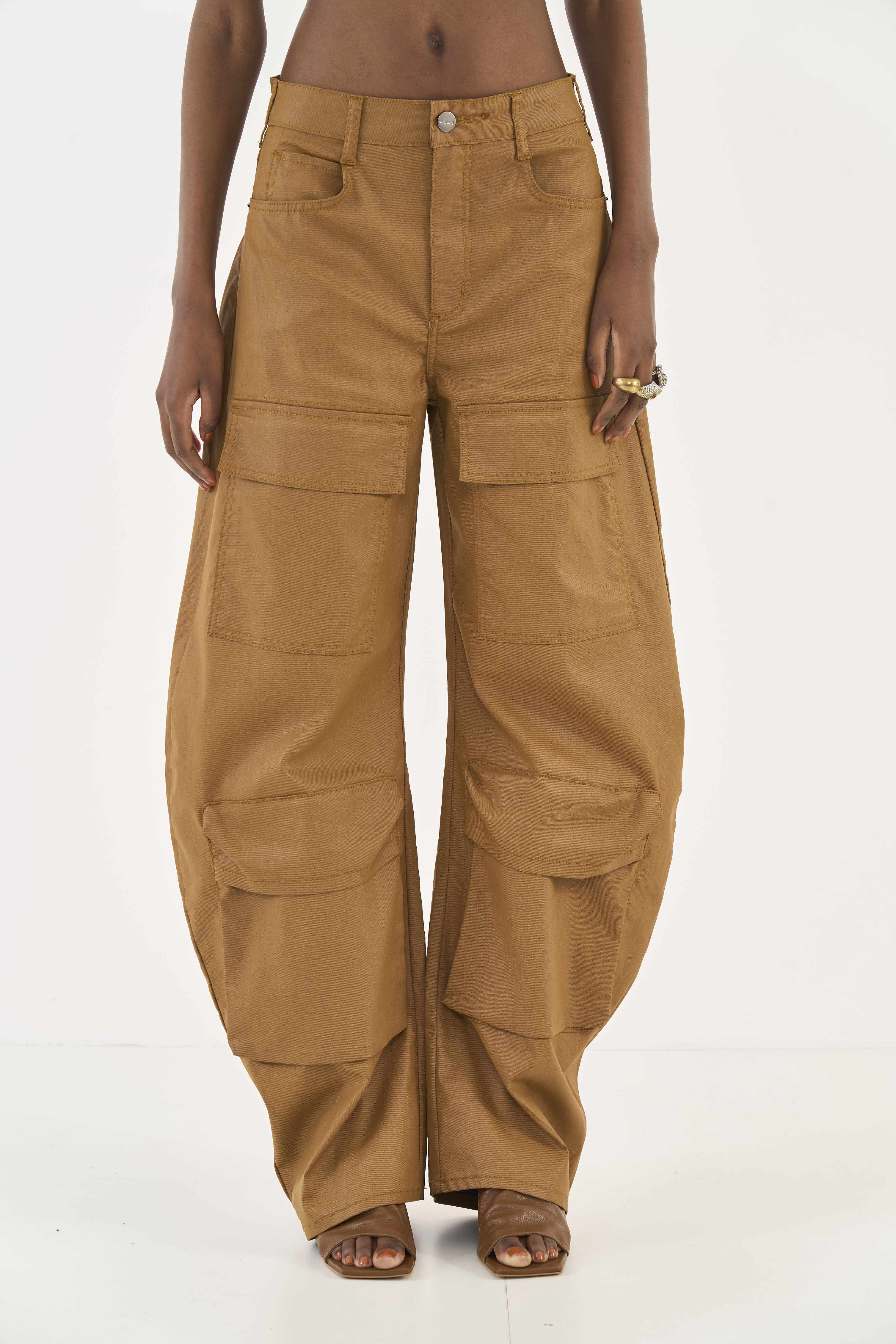 CALÇA SARJA LEONI LOW RESINADA 42 MARROM DROME