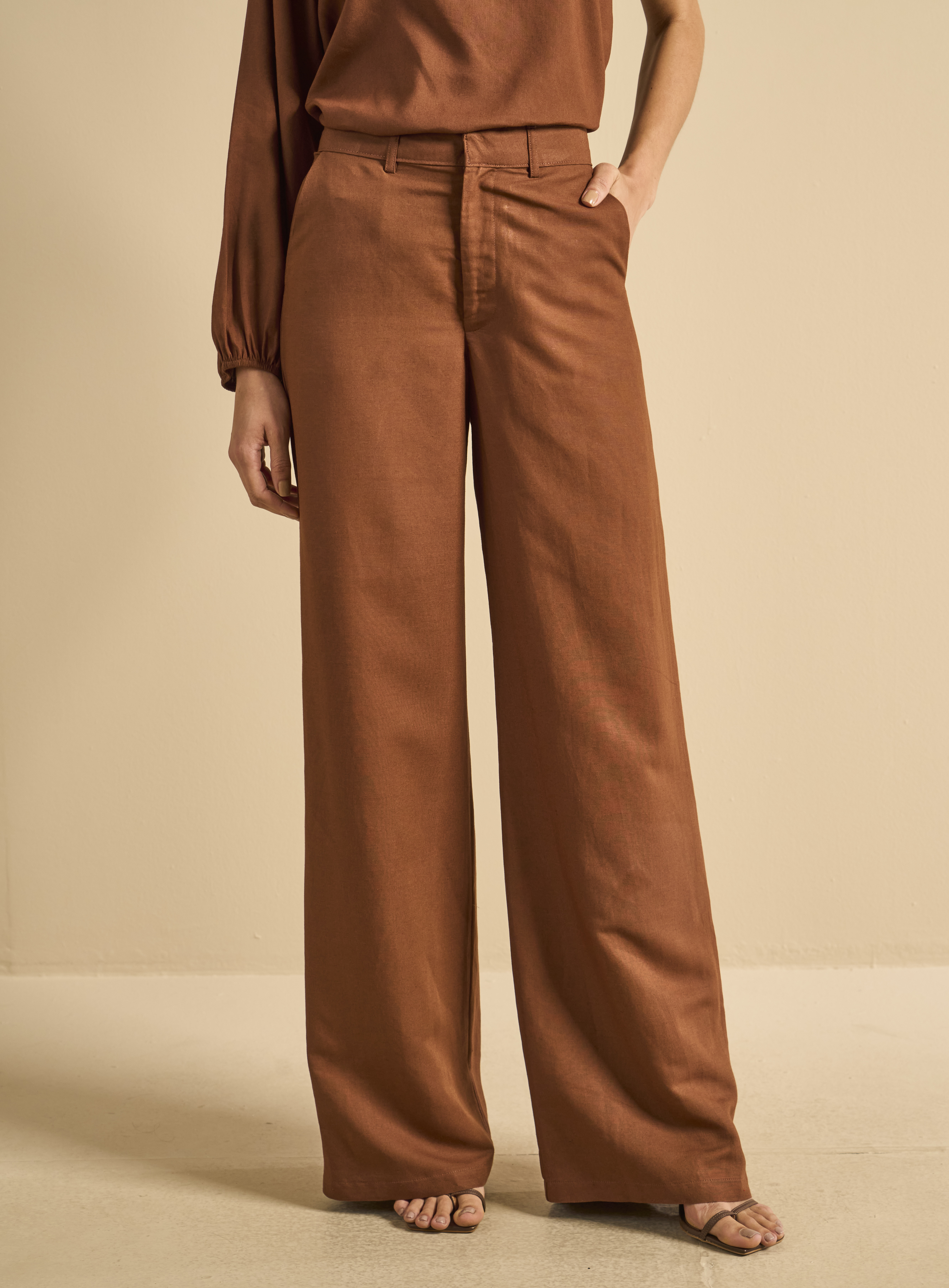 CALÇA LINHO G MARROM IMBUIA