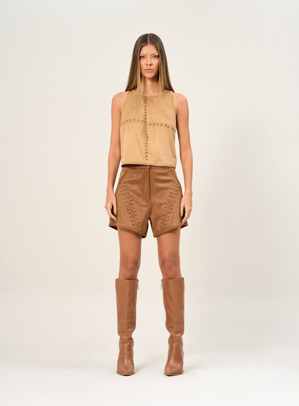 SHORT SUEDE COM BORDADO MANUAL G MARROM PORTOBEL
