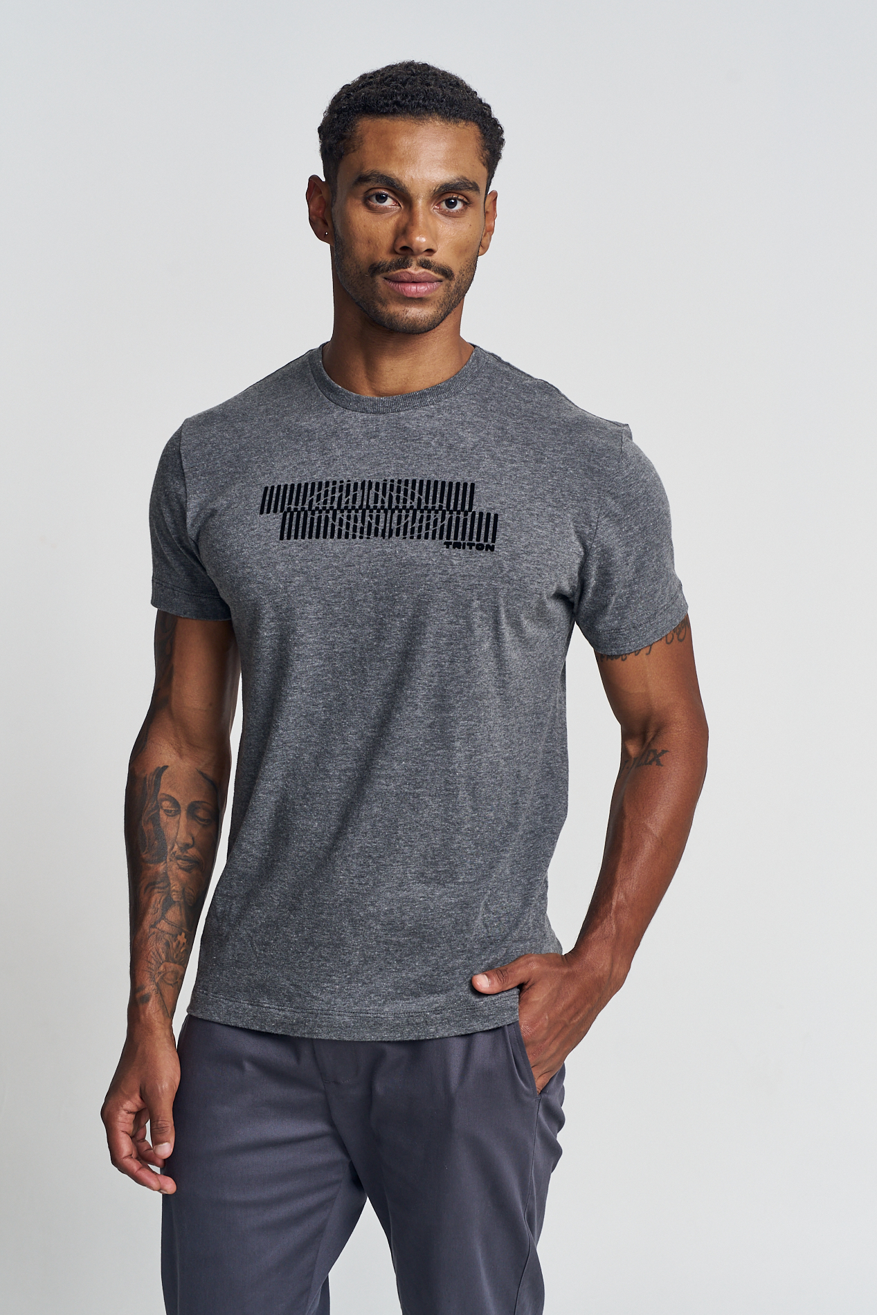 CAMISETA TRITON M CINZA FULIGEM