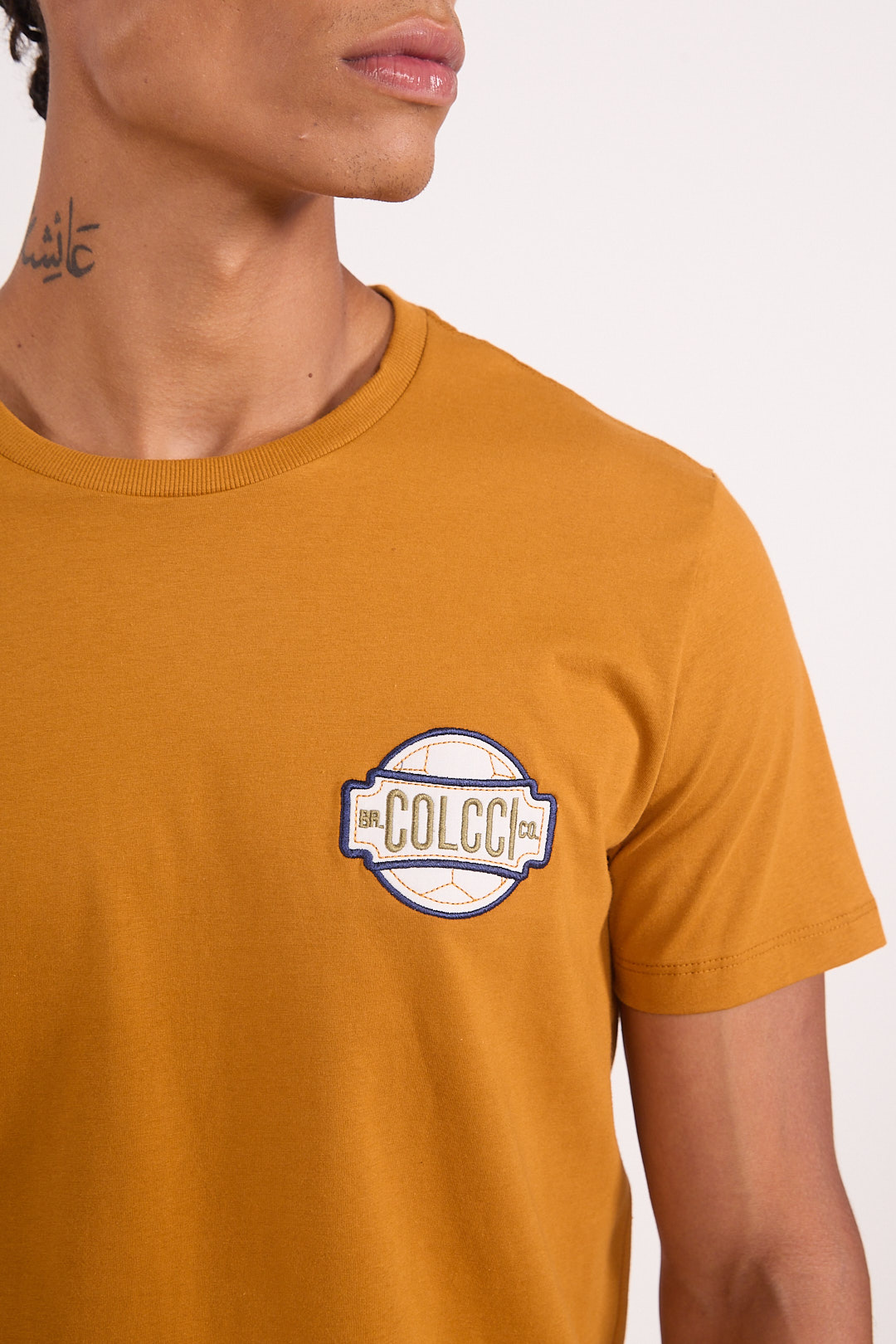 CAMISETA COLCCI GG MARROM TIRAMISU