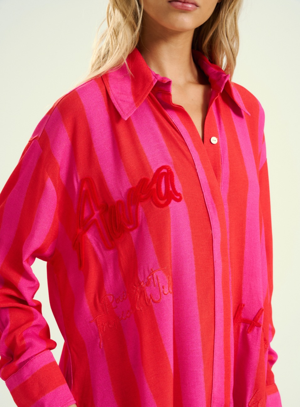 CAMISA ESTAMPADA E BORDADA M URBAN RED