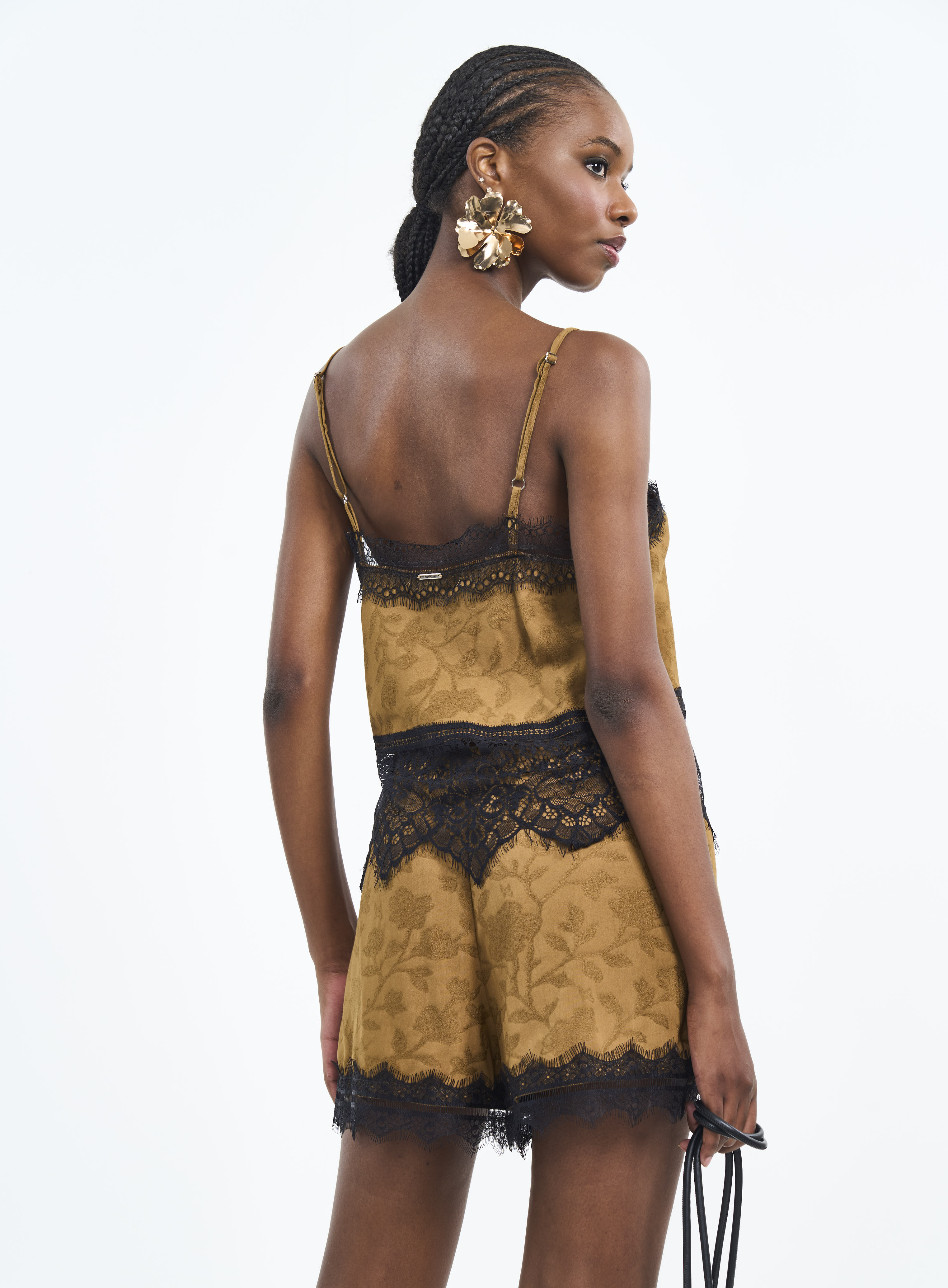 BLUSA JACQUARD DETALHE RENDA G MARROM CUMARU