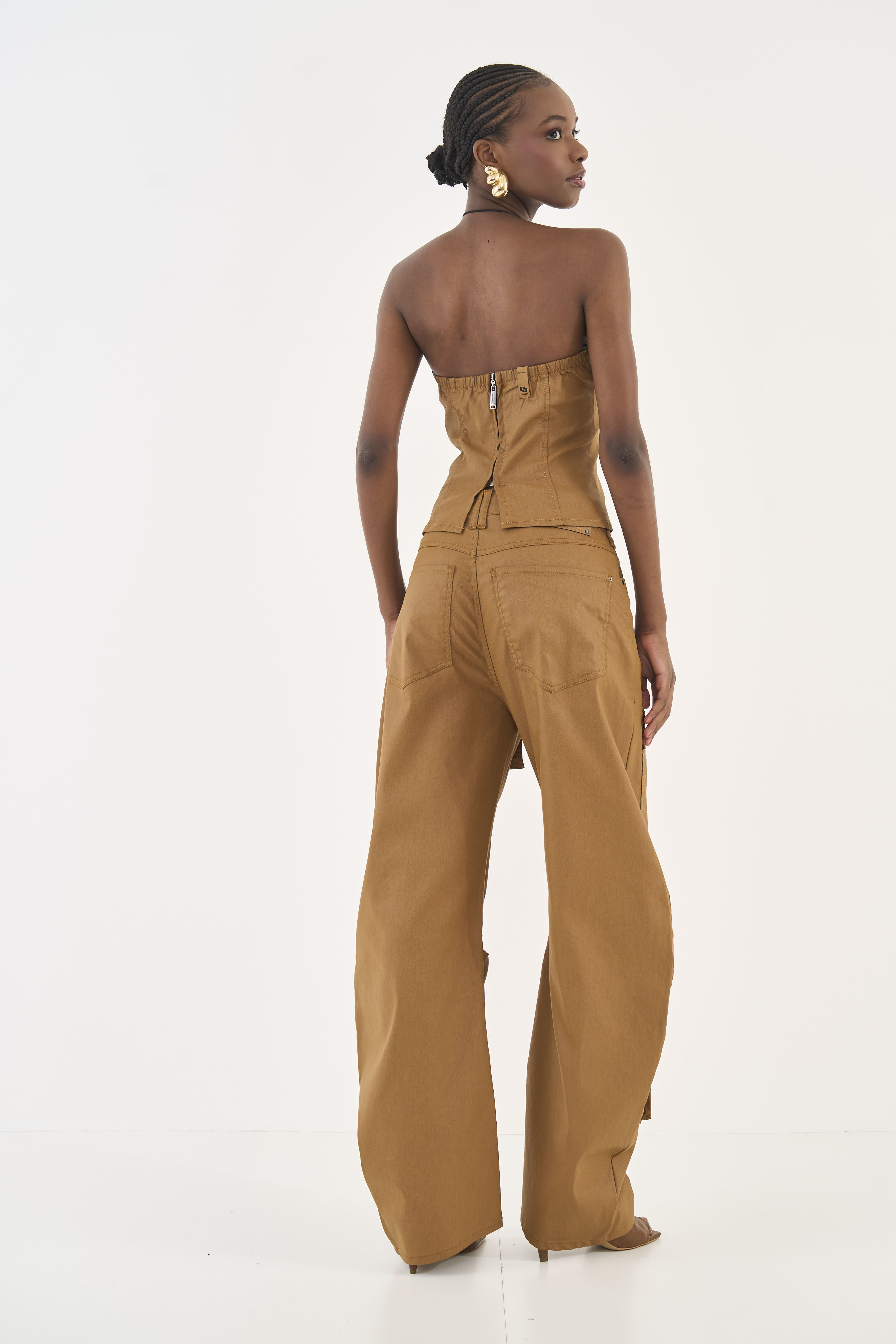 CALÇA SARJA LEONI LOW RESINADA 42 MARROM DROME