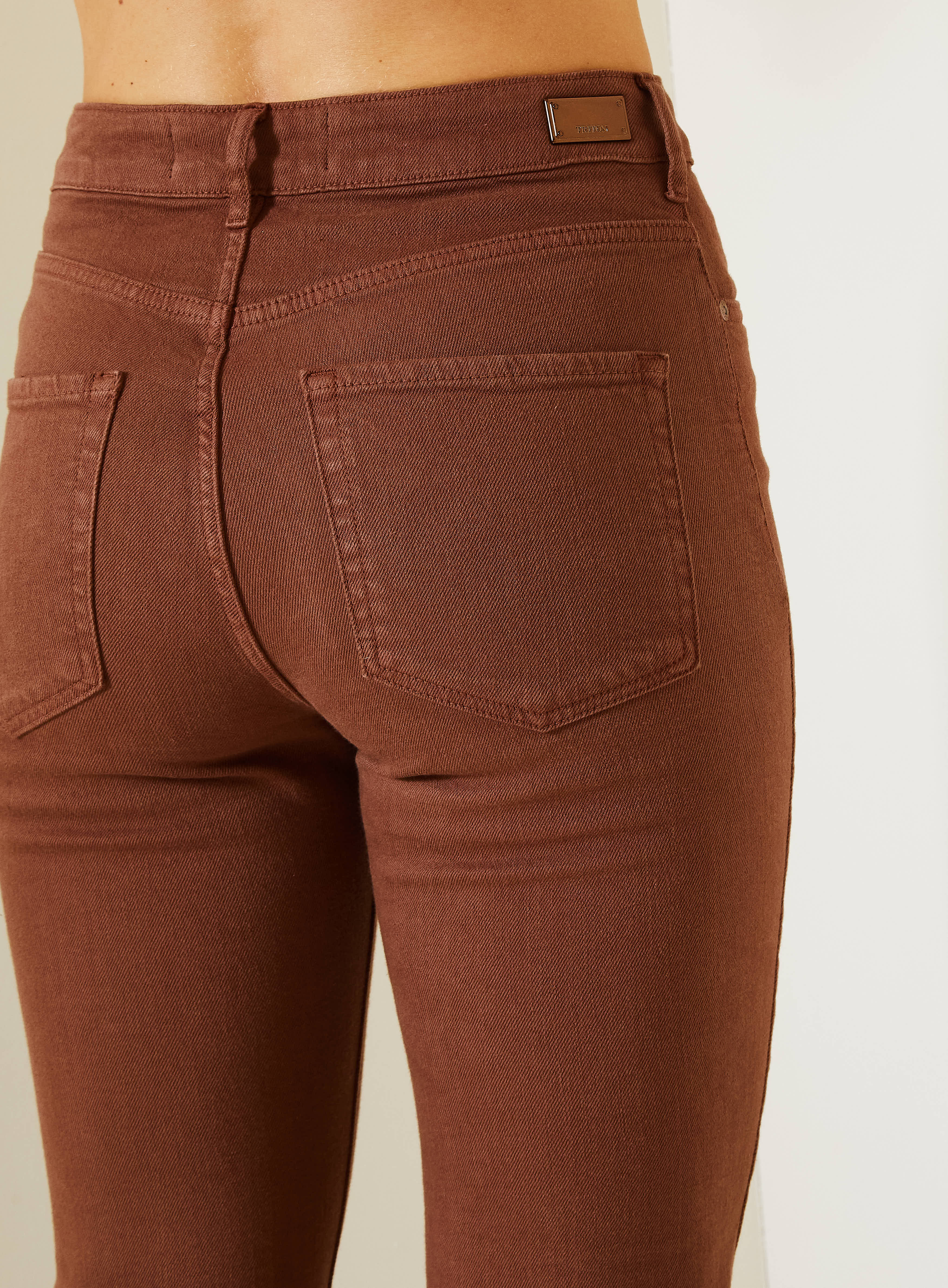 CALÇA SARJA CAMILA 38 MARROM TIRAMISU