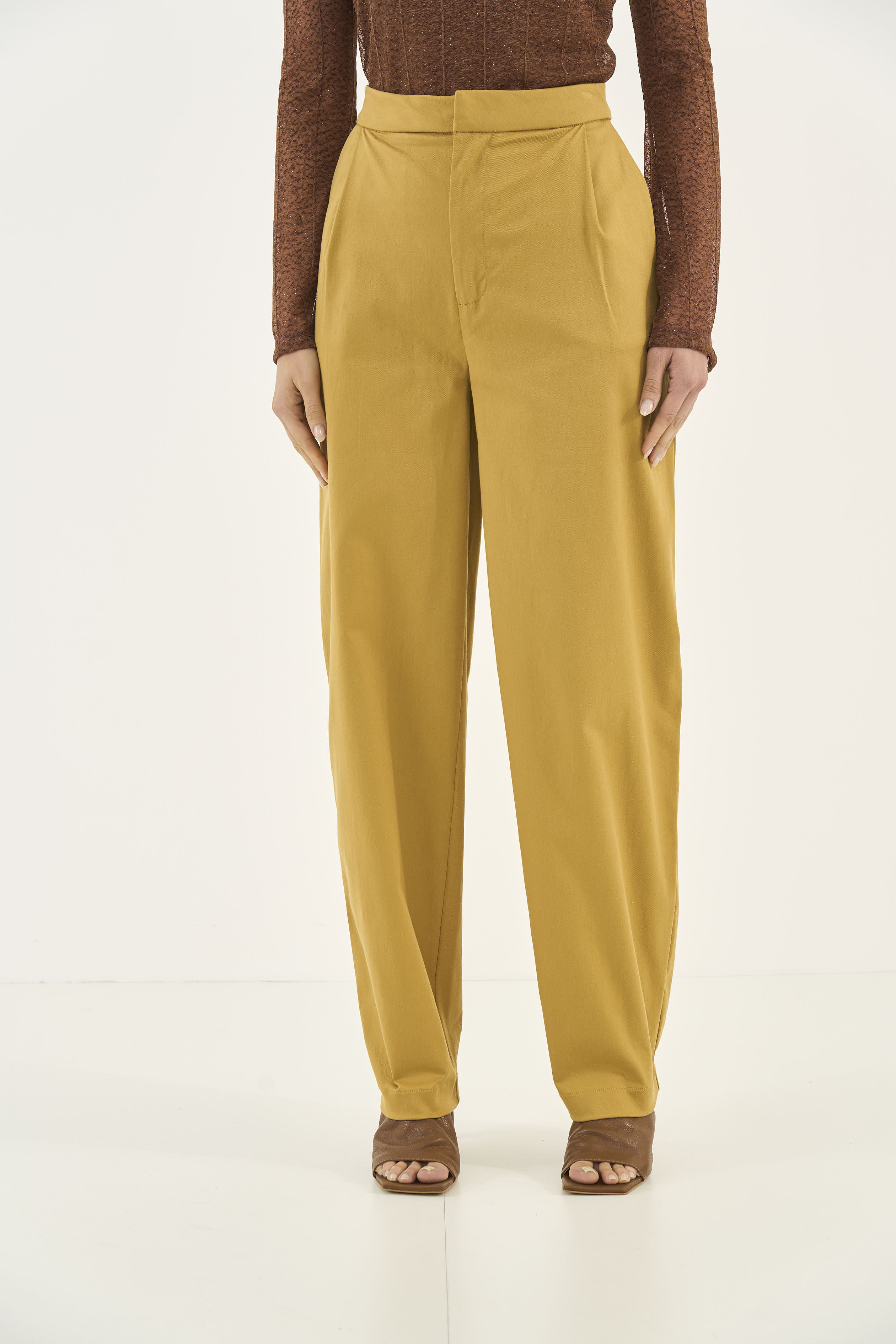 CALÇA SARJA JOANA 38 MARROM EBBELA