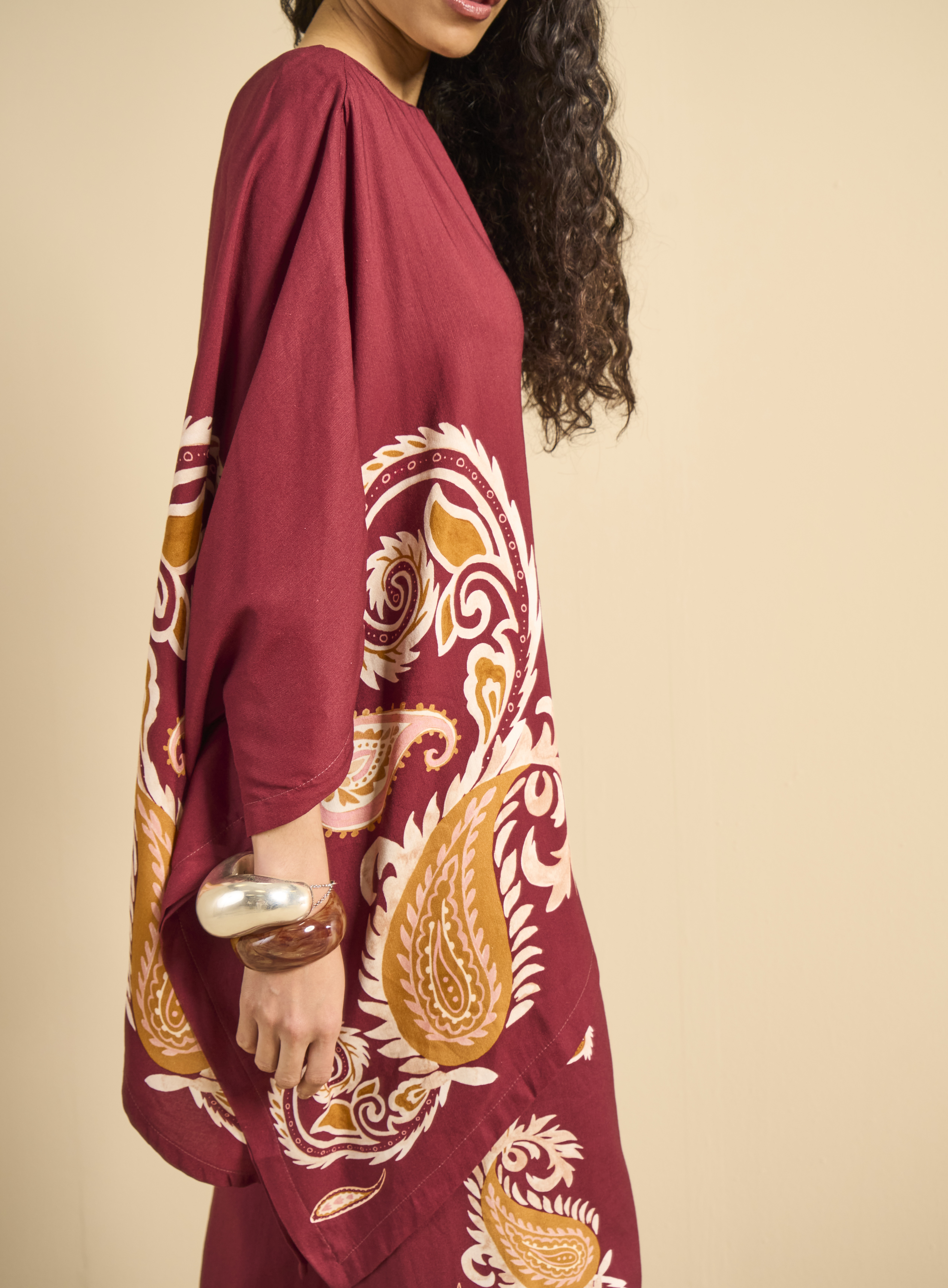 BLUSA LINHO ESTAMPADA P CURVAS ORNAMEN.