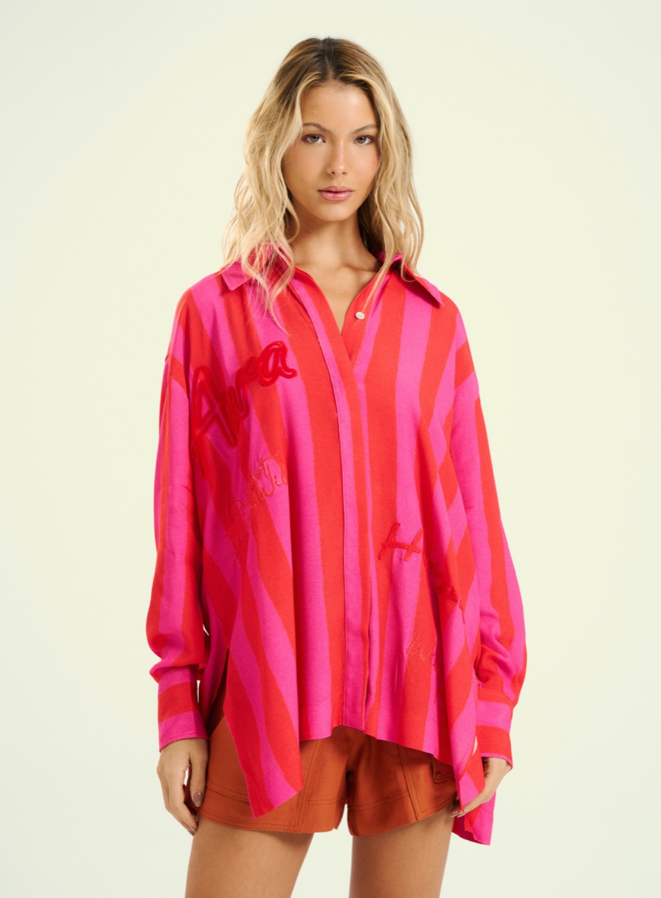CAMISA ESTAMPADA E BORDADA M URBAN RED