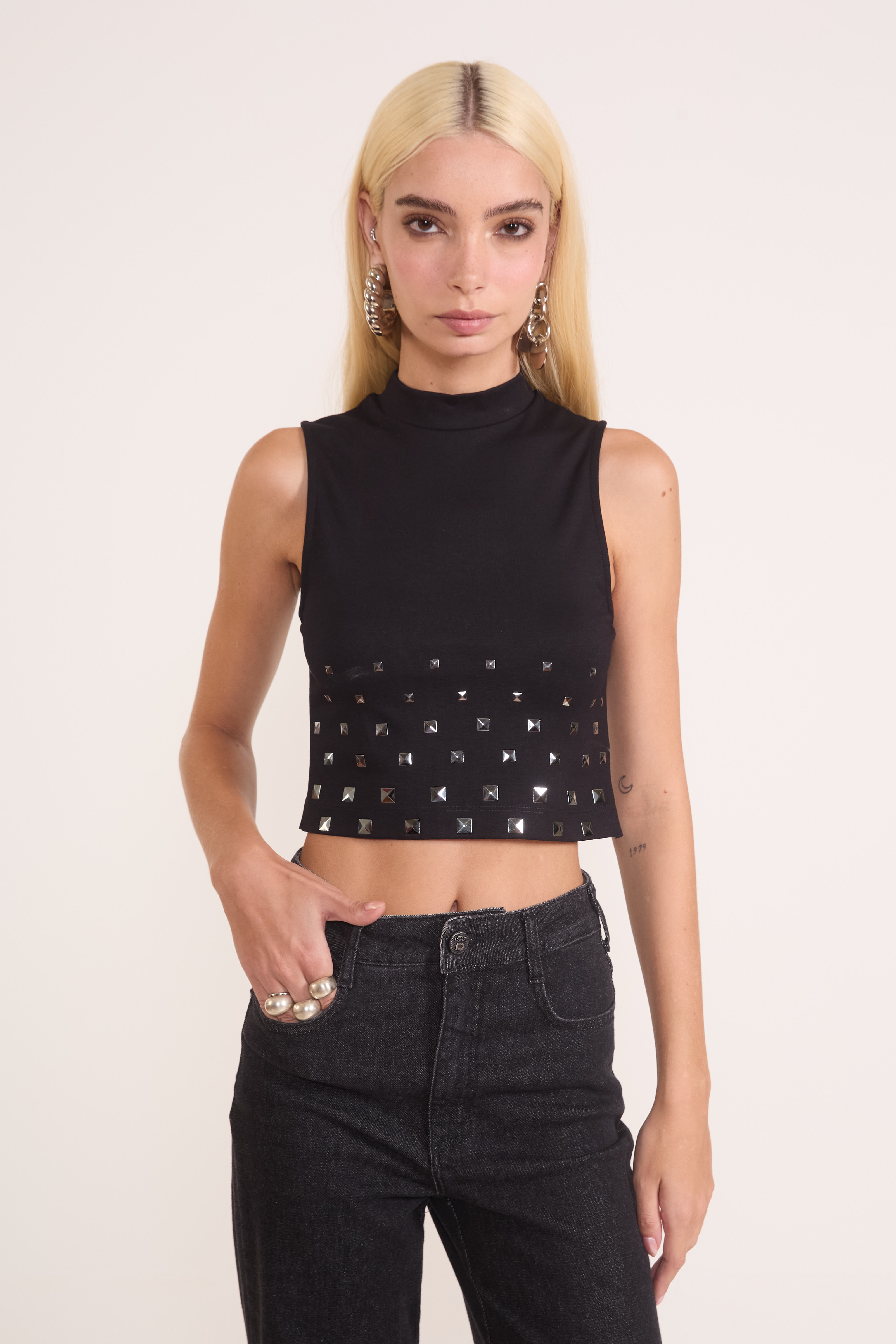 BLUSA COM APLICAÇÃO P PRETO